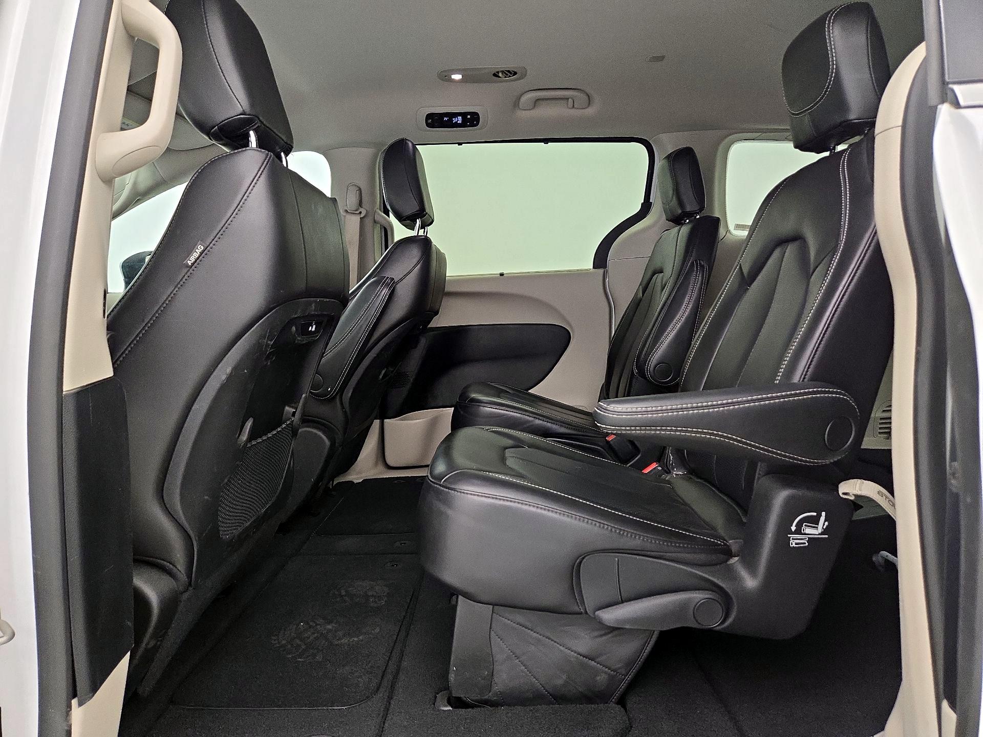 Thumbnail: 2023 Chrysler Pacifica - 18