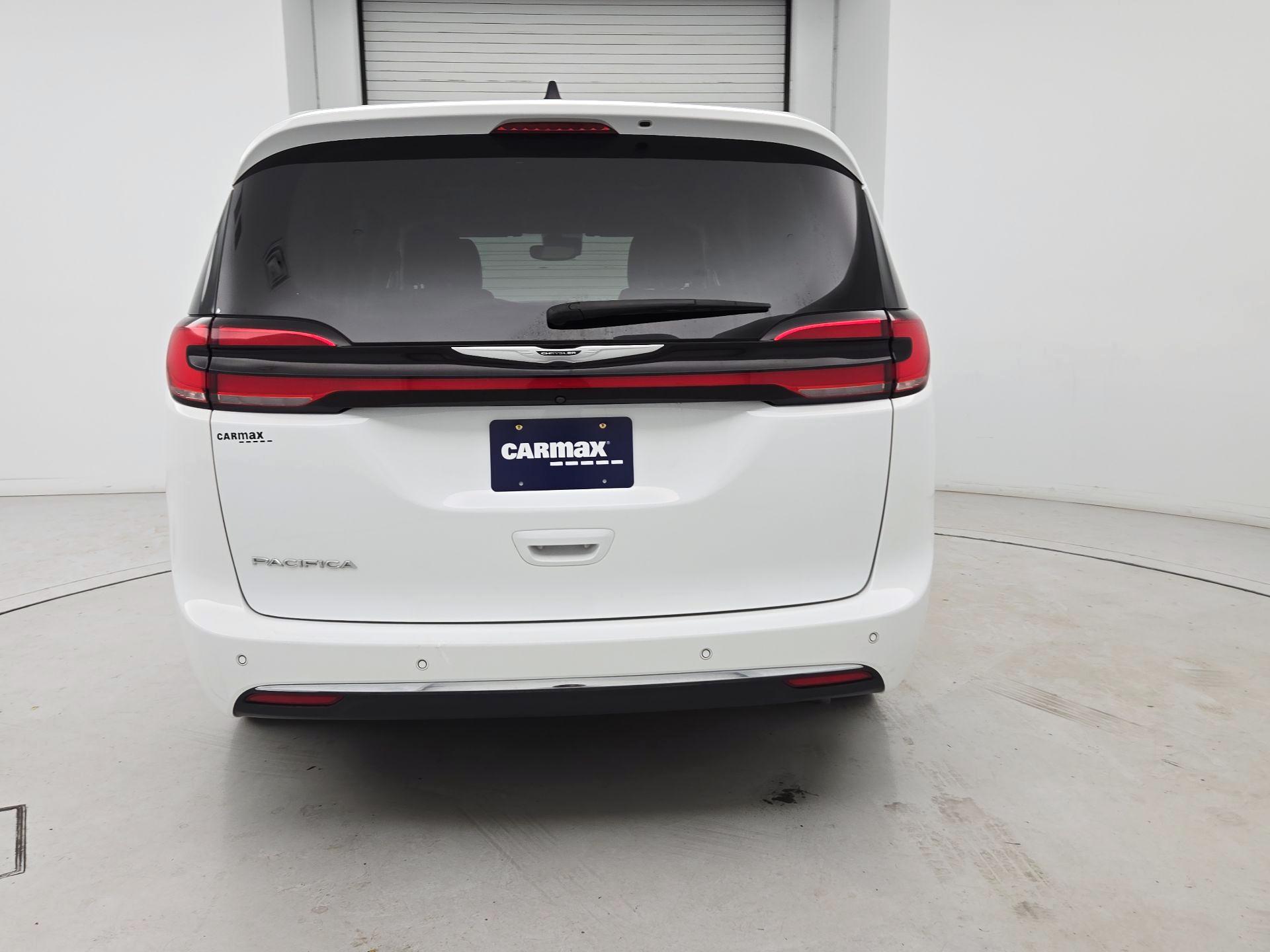 Thumbnail: 2023 Chrysler Pacifica - 6