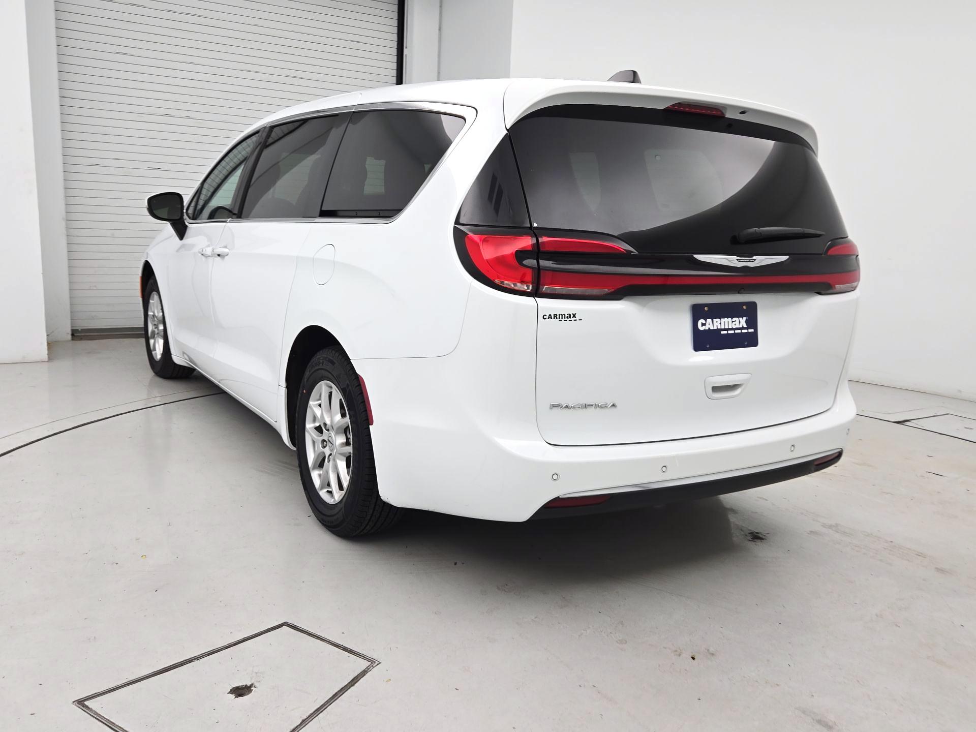 Thumbnail: 2023 Chrysler Pacifica - 7