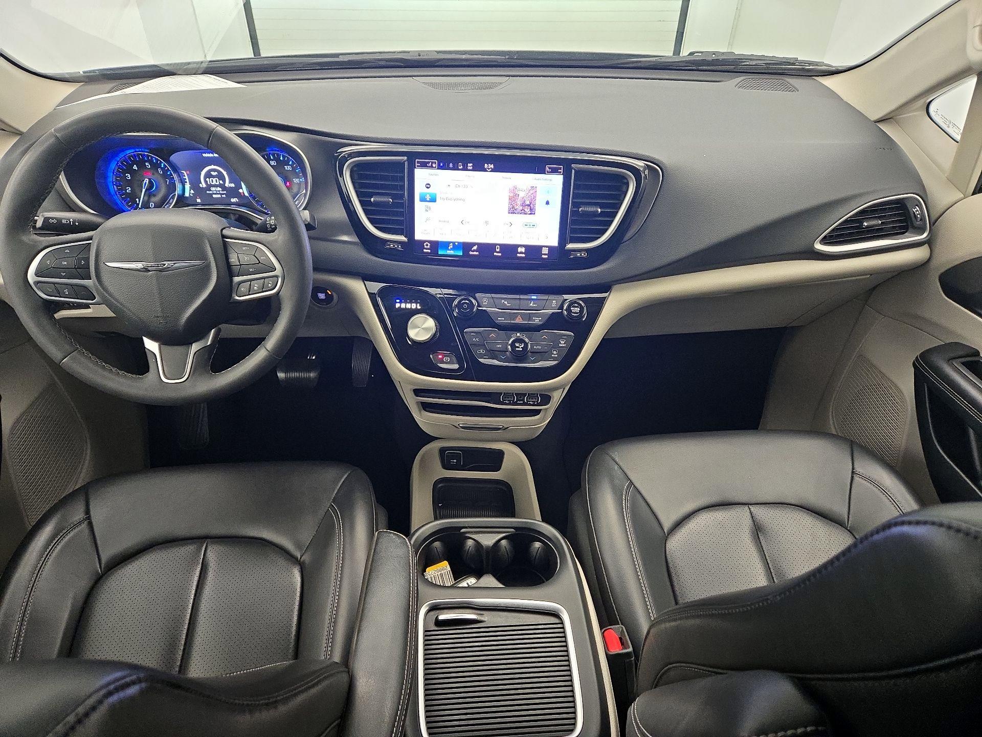 Thumbnail: 2023 Chrysler Pacifica - 9