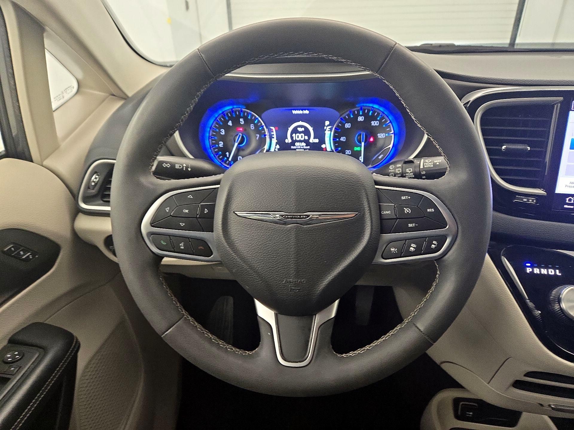 Thumbnail: 2023 Chrysler Pacifica - 10