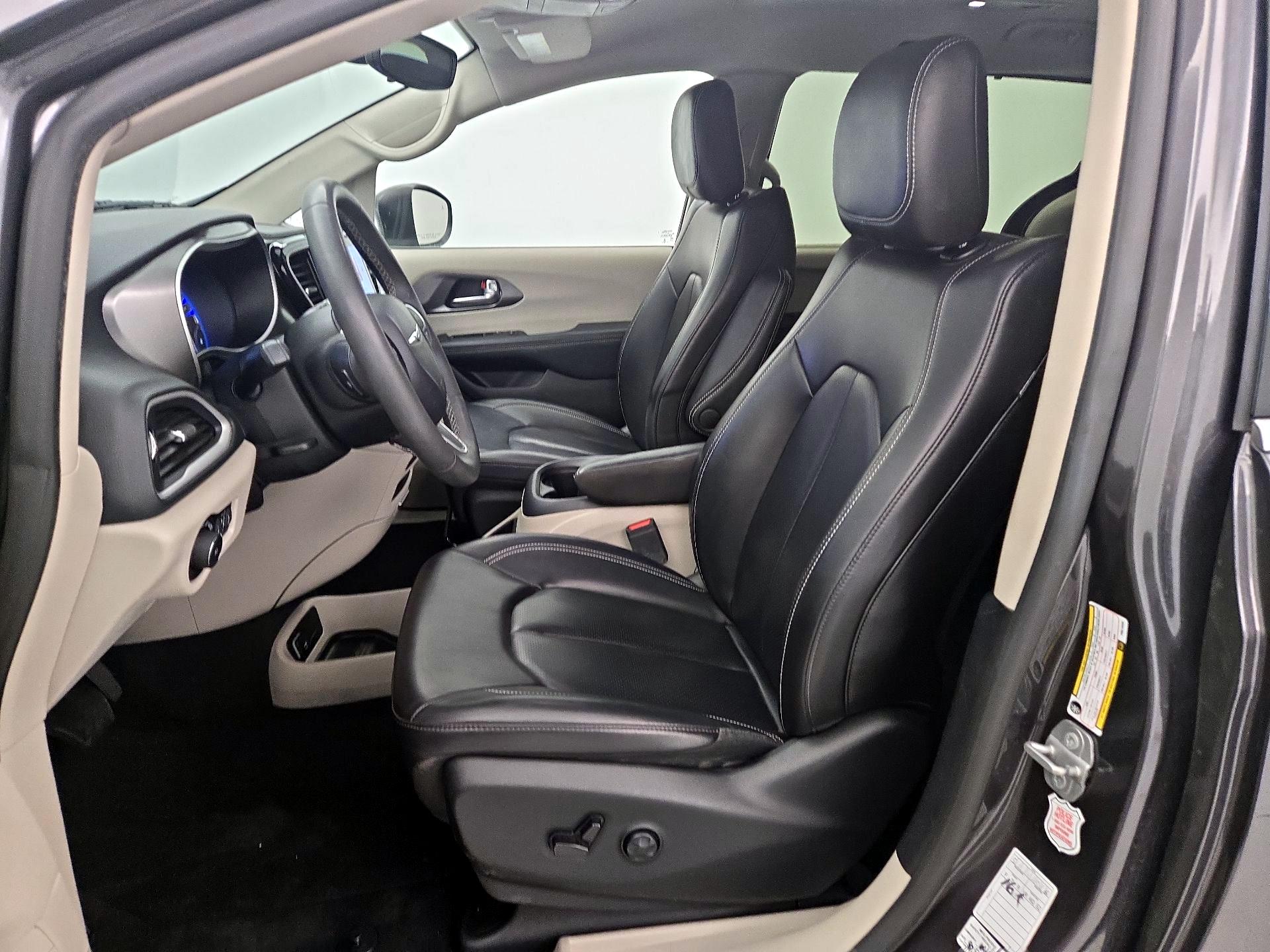 Thumbnail: 2023 Chrysler Pacifica - 11