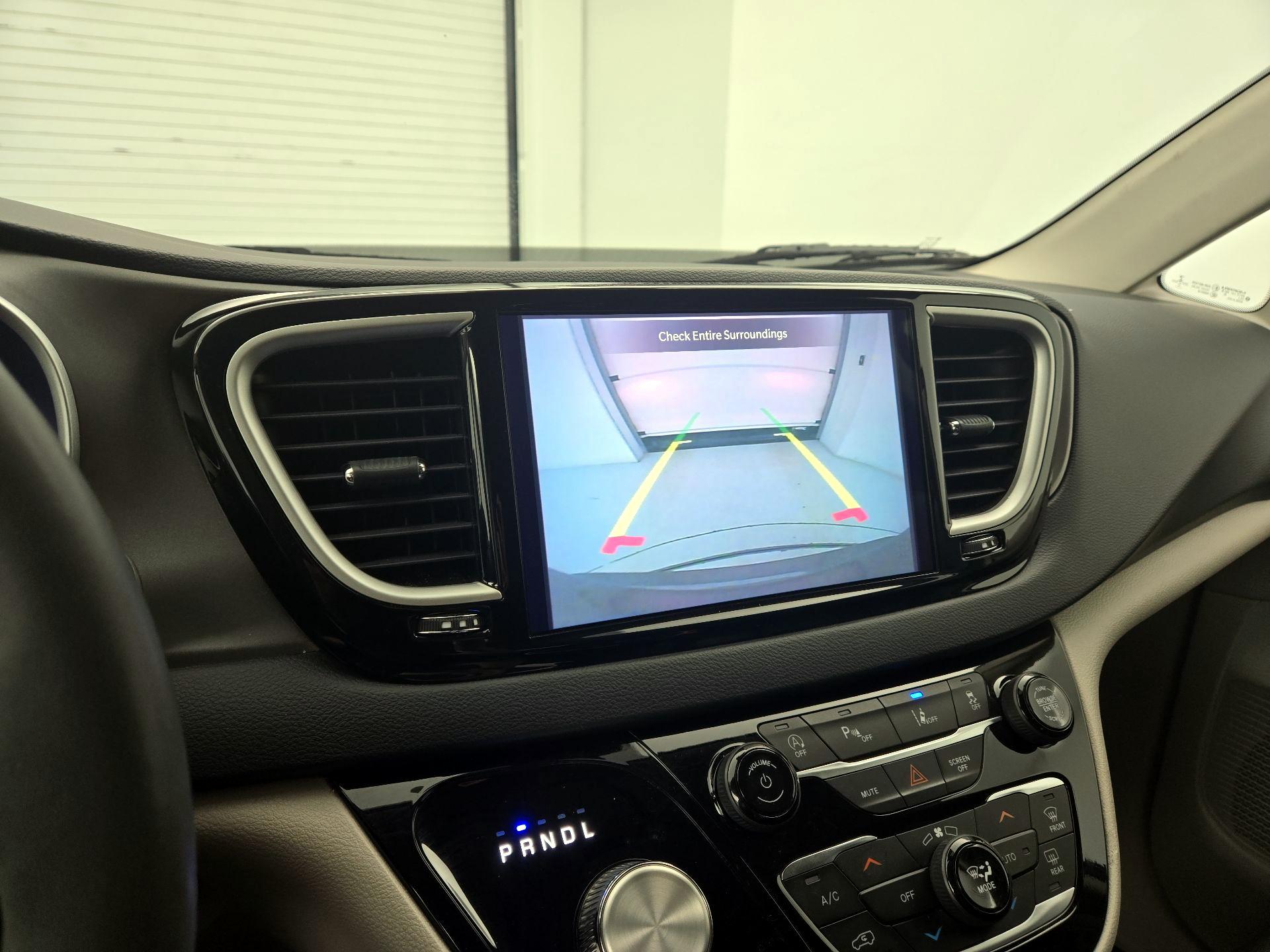Thumbnail: 2023 Chrysler Pacifica - 14