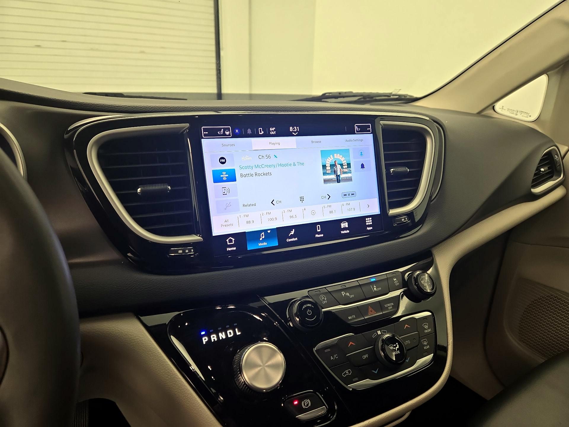 Thumbnail: 2023 Chrysler Pacifica - 15