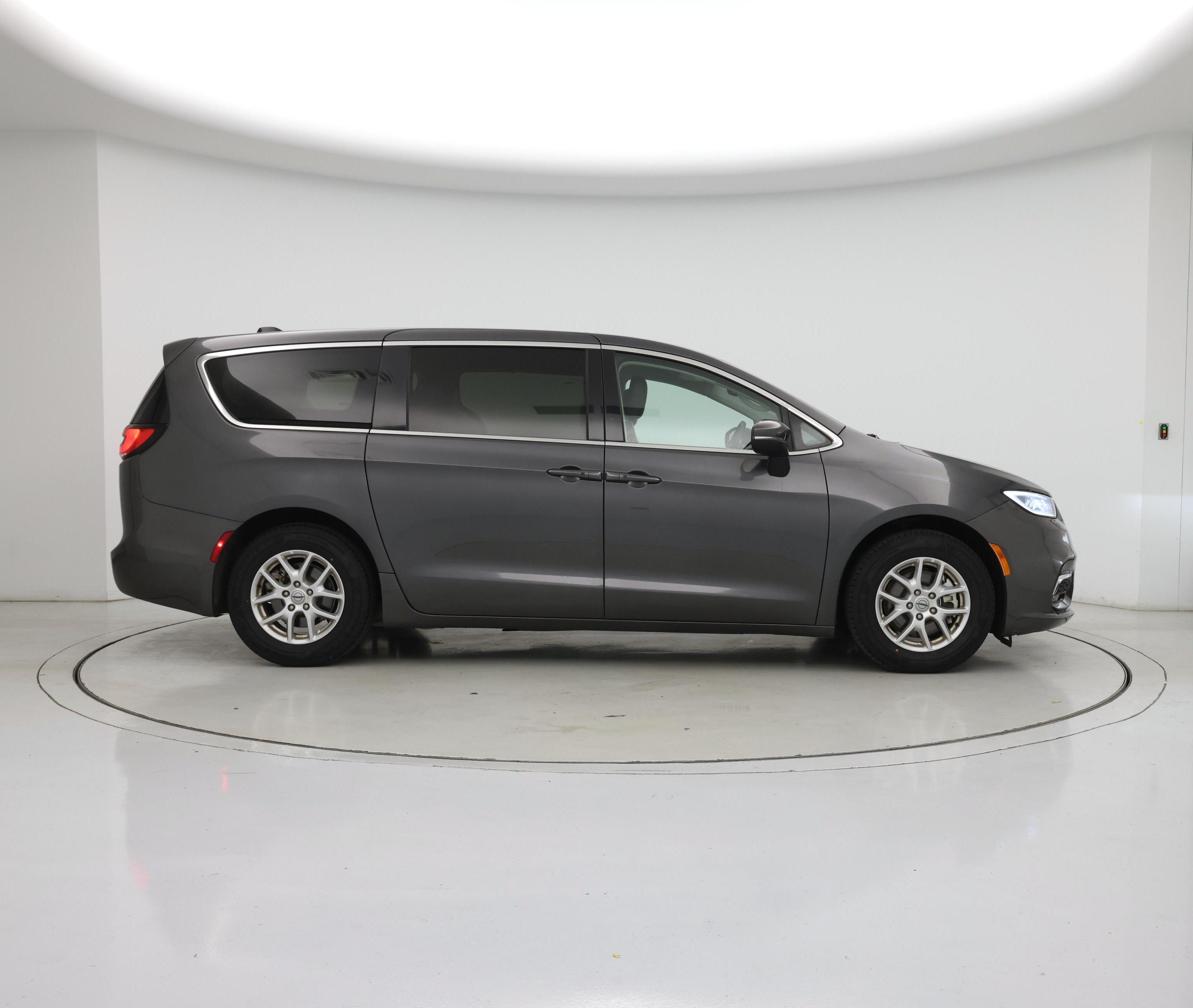 Thumbnail: 2023 Chrysler Pacifica - 7