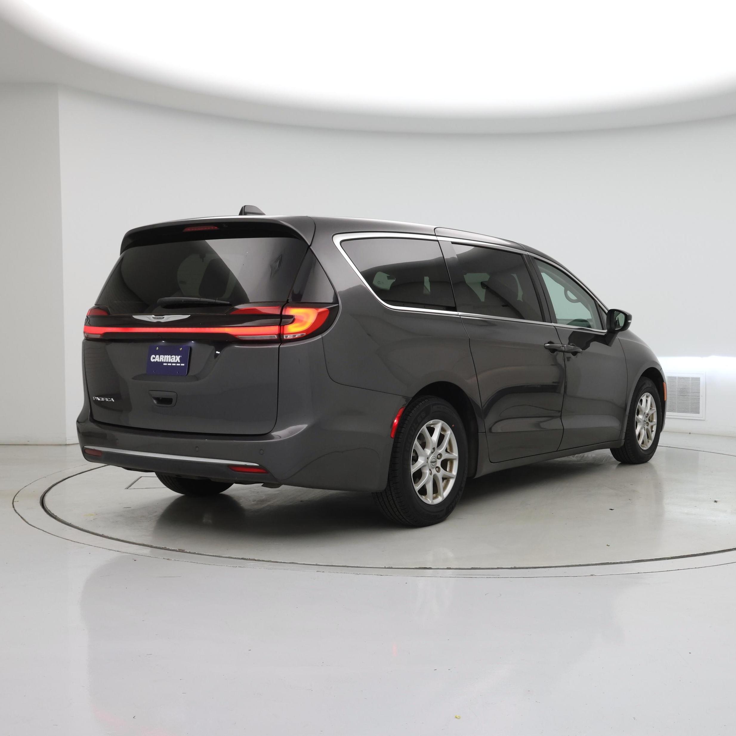 Thumbnail: 2023 Chrysler Pacifica - 8