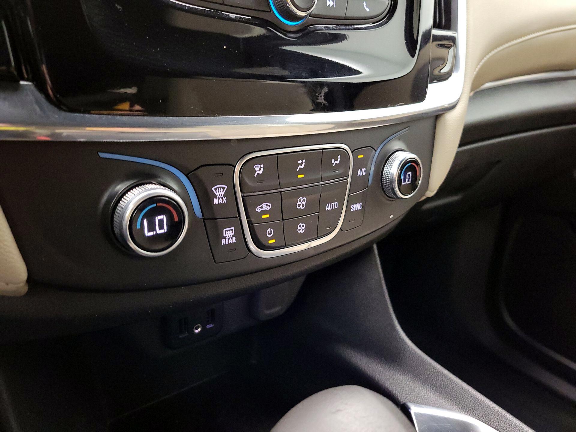 Thumbnail: 2023 Chevrolet Traverse - 16