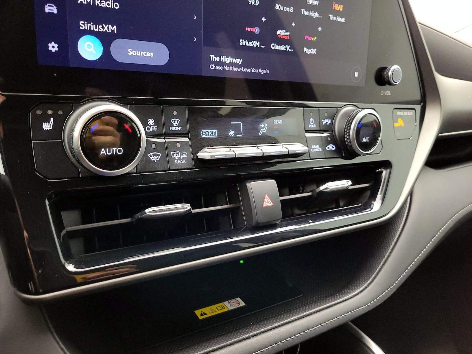 2023 Toyota Highlander XLE - Photo 17