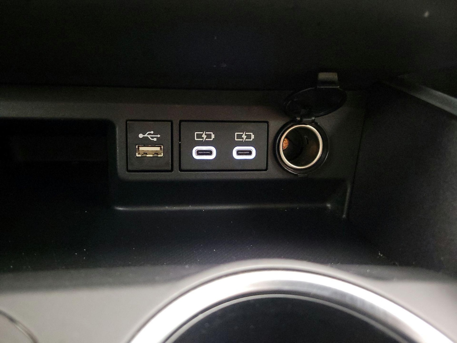 2023 Toyota Highlander XLE - Photo 19