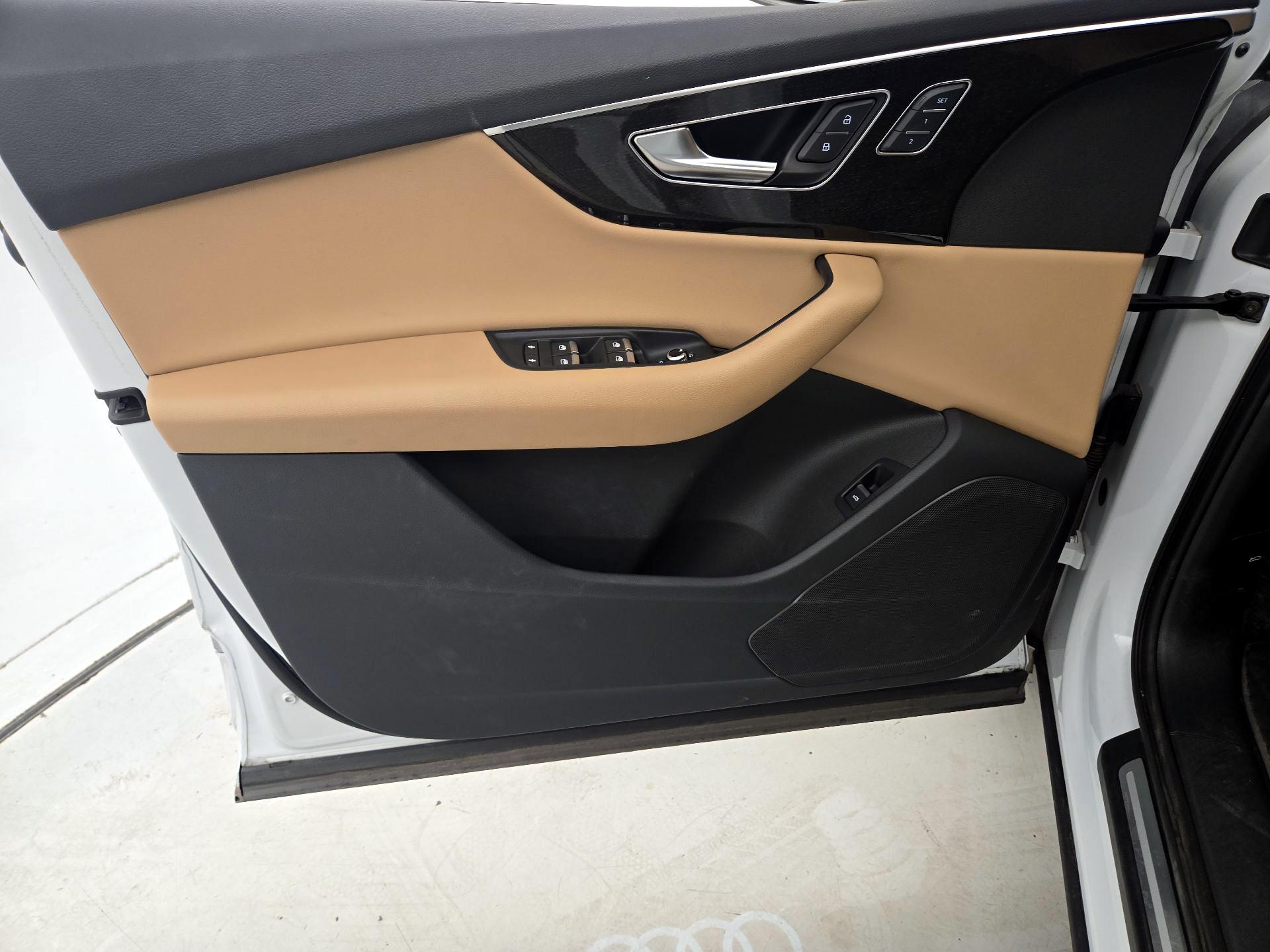 Thumbnail: 2021 Audi Q7 - 10
