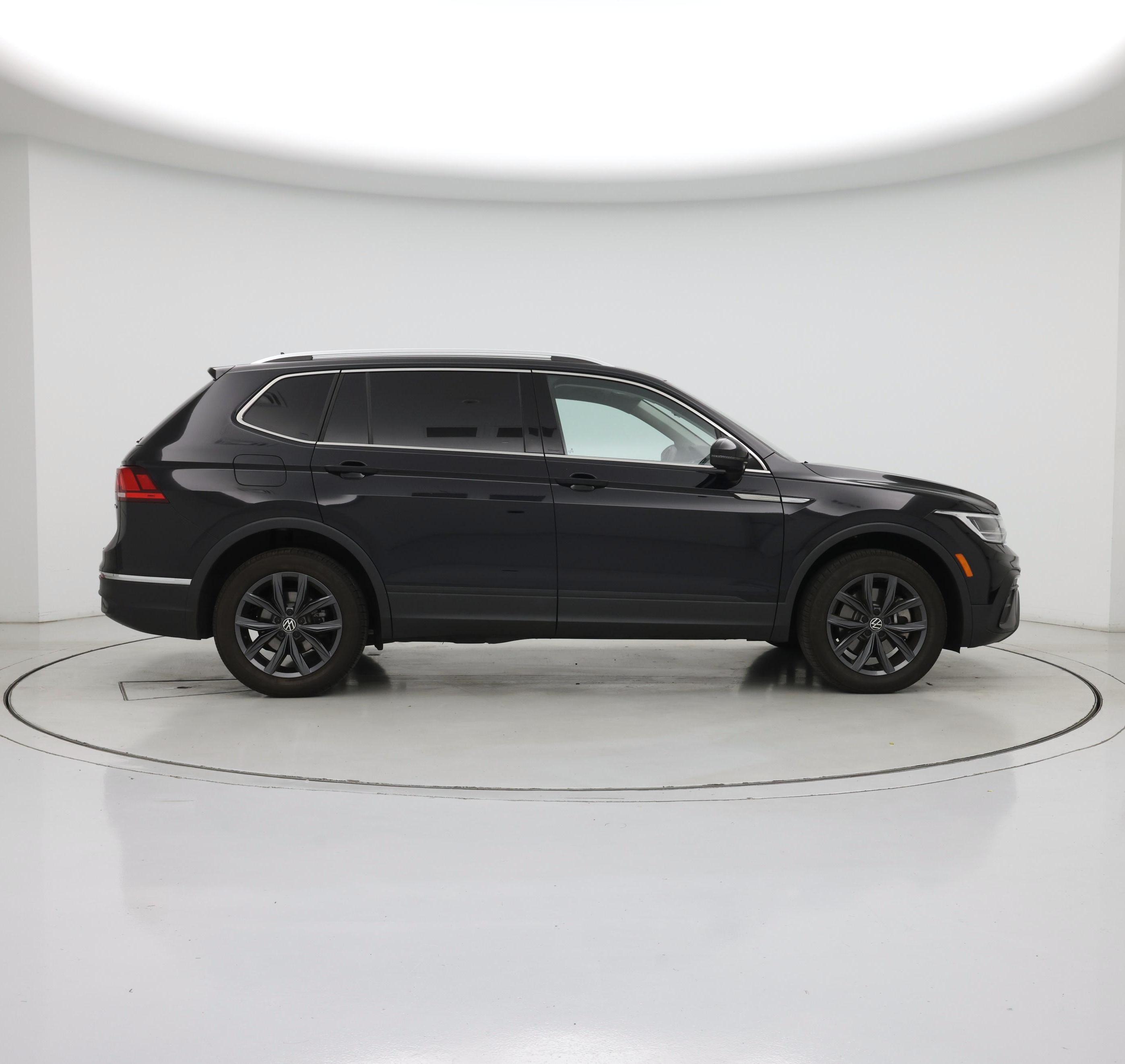Thumbnail: 2022 Volkswagen Tiguan - 7