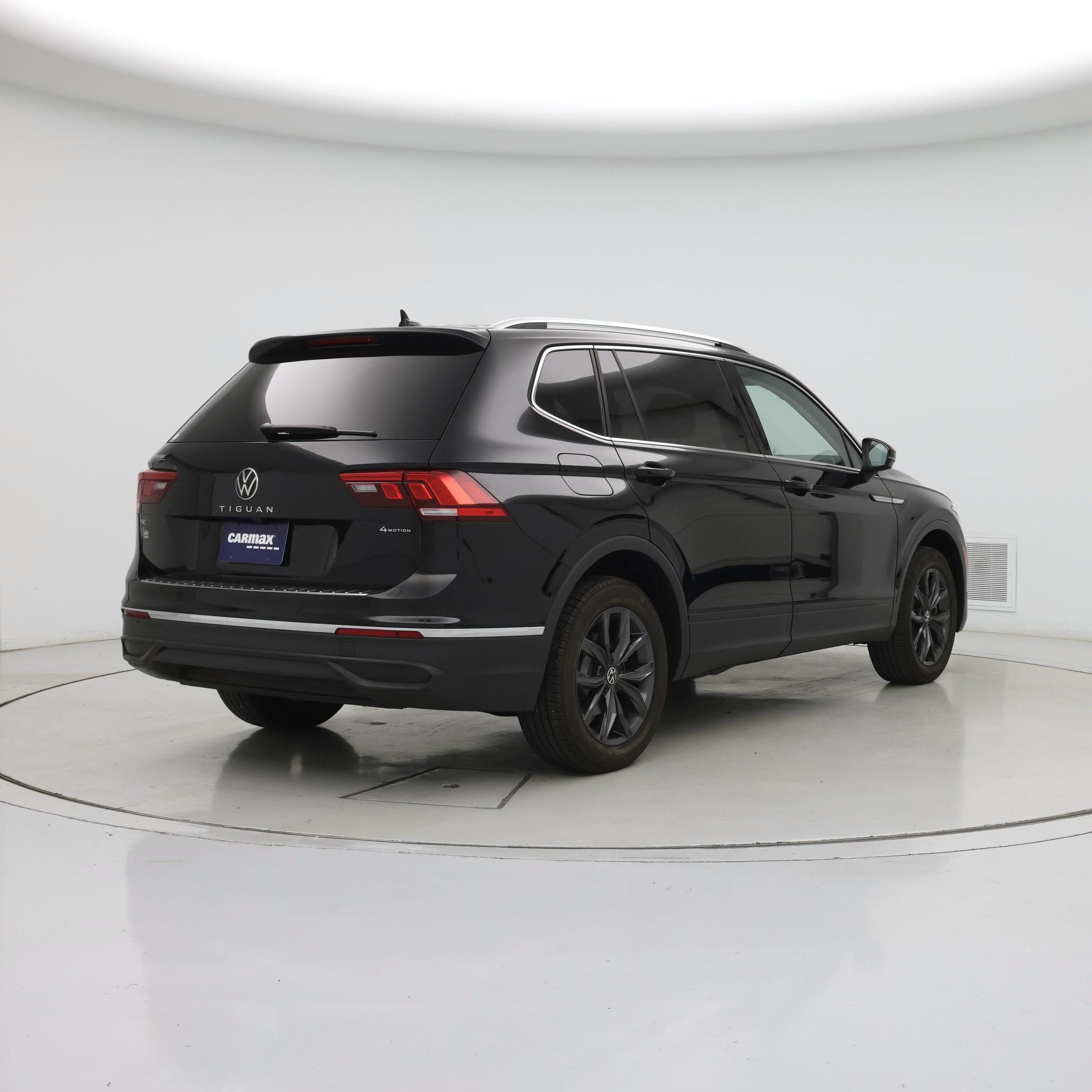 Thumbnail: 2022 Volkswagen Tiguan - 8