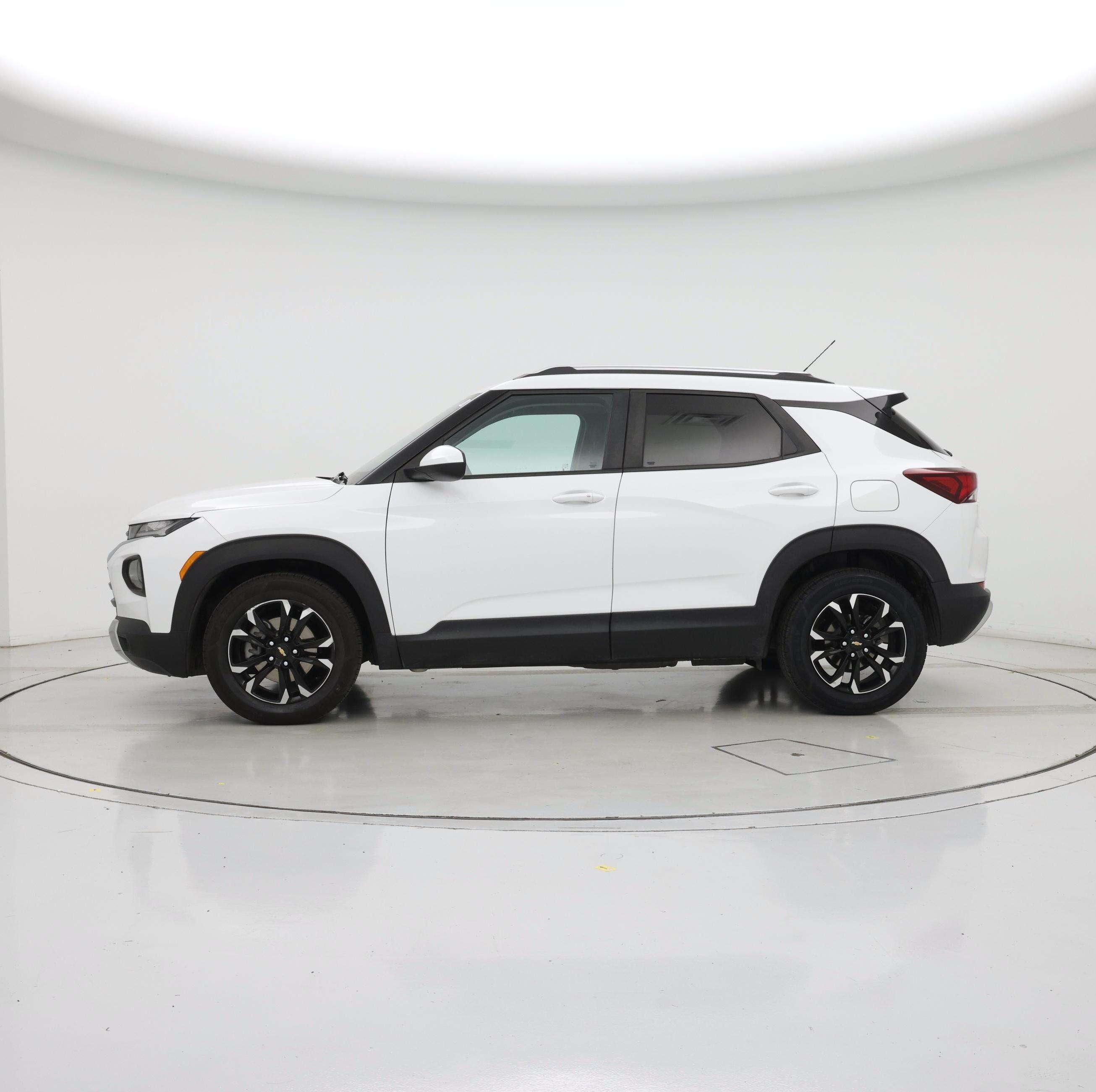 Thumbnail: 2023 Chevrolet TrailBlazer - 3