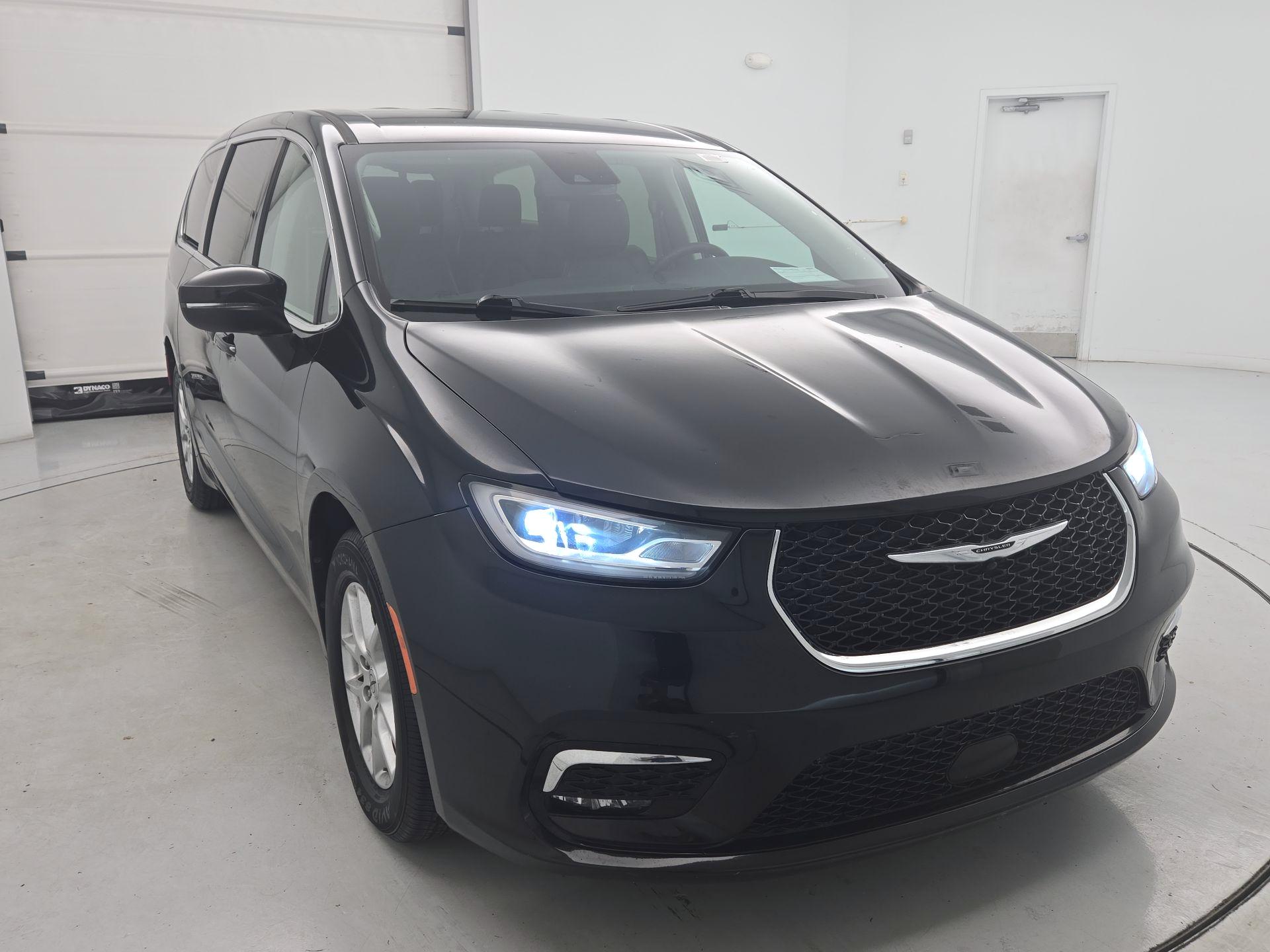 Thumbnail: 2023 Chrysler Pacifica - 1