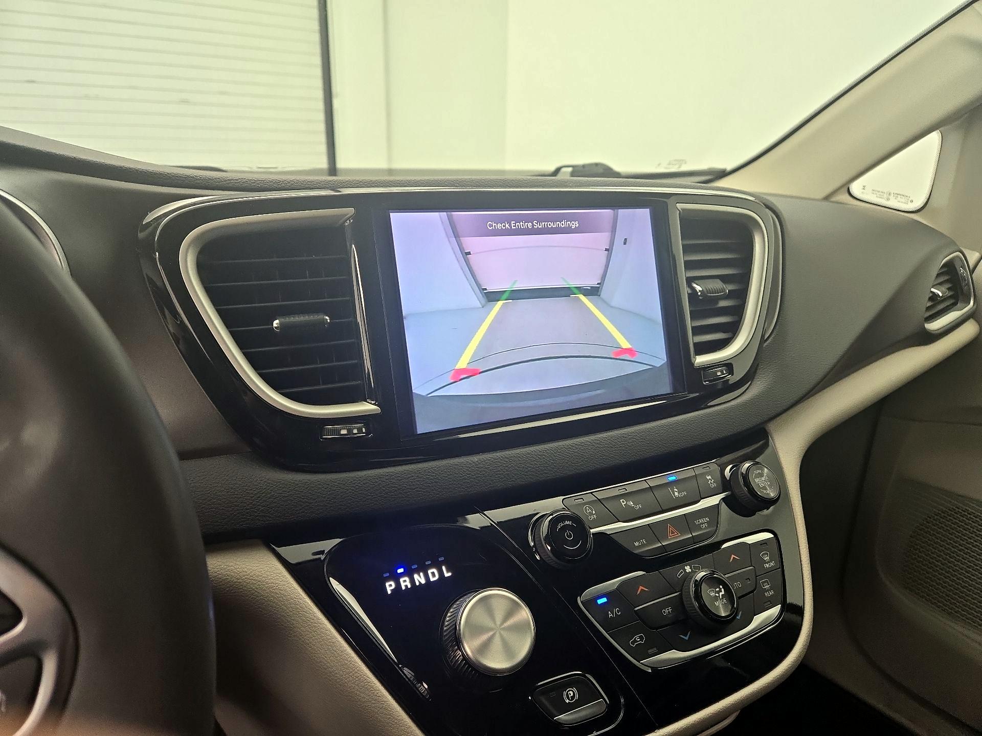 Thumbnail: 2023 Chrysler Pacifica - 12