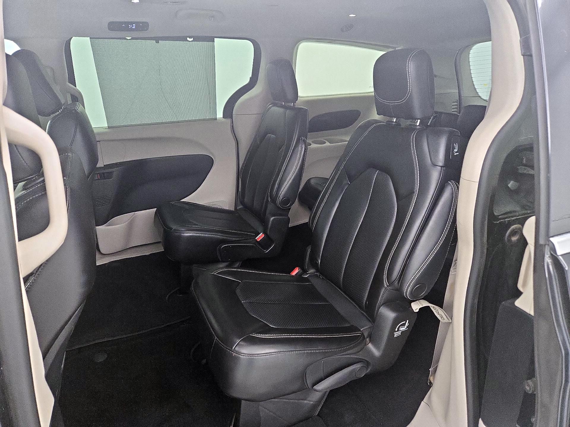 Thumbnail: 2023 Chrysler Pacifica - 17