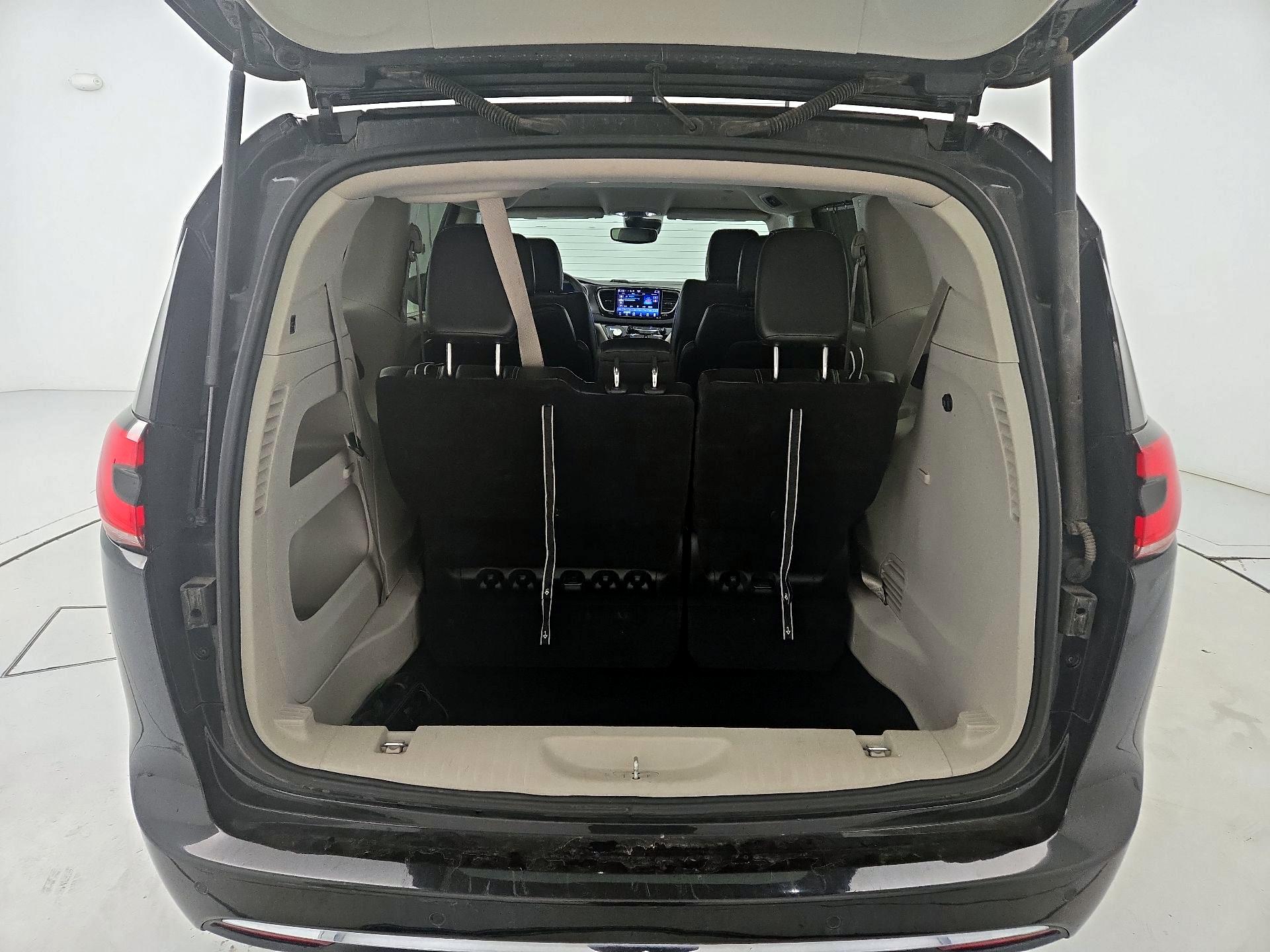 Thumbnail: 2023 Chrysler Pacifica - 19