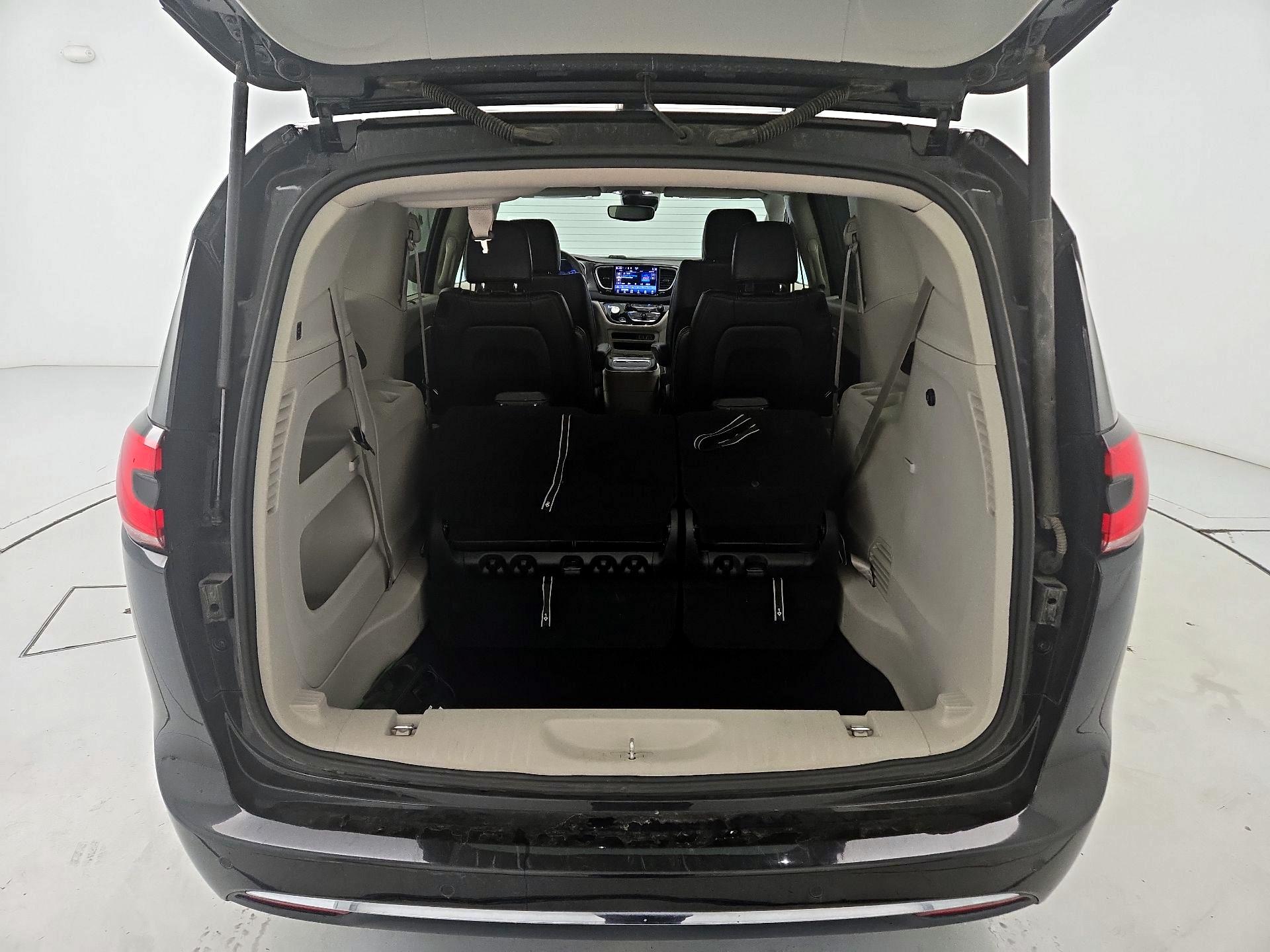 Thumbnail: 2023 Chrysler Pacifica - 20