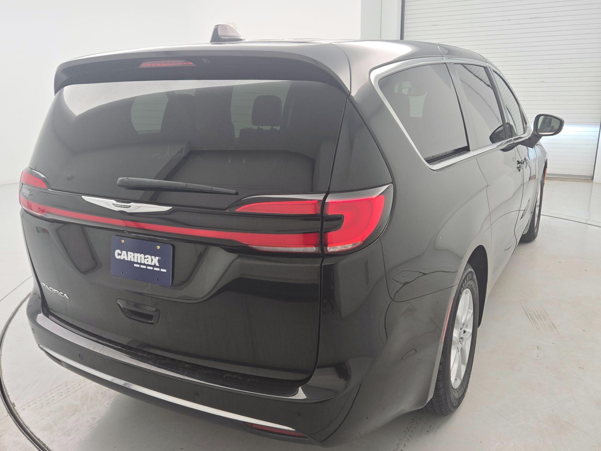 Thumbnail: 2023 Chrysler Pacifica - 5
