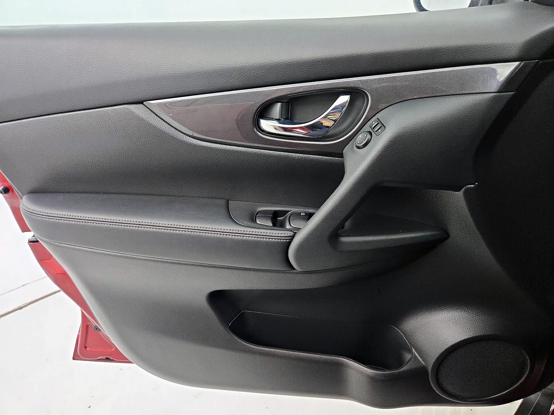 Thumbnail: 2020 Nissan Rogue - 10