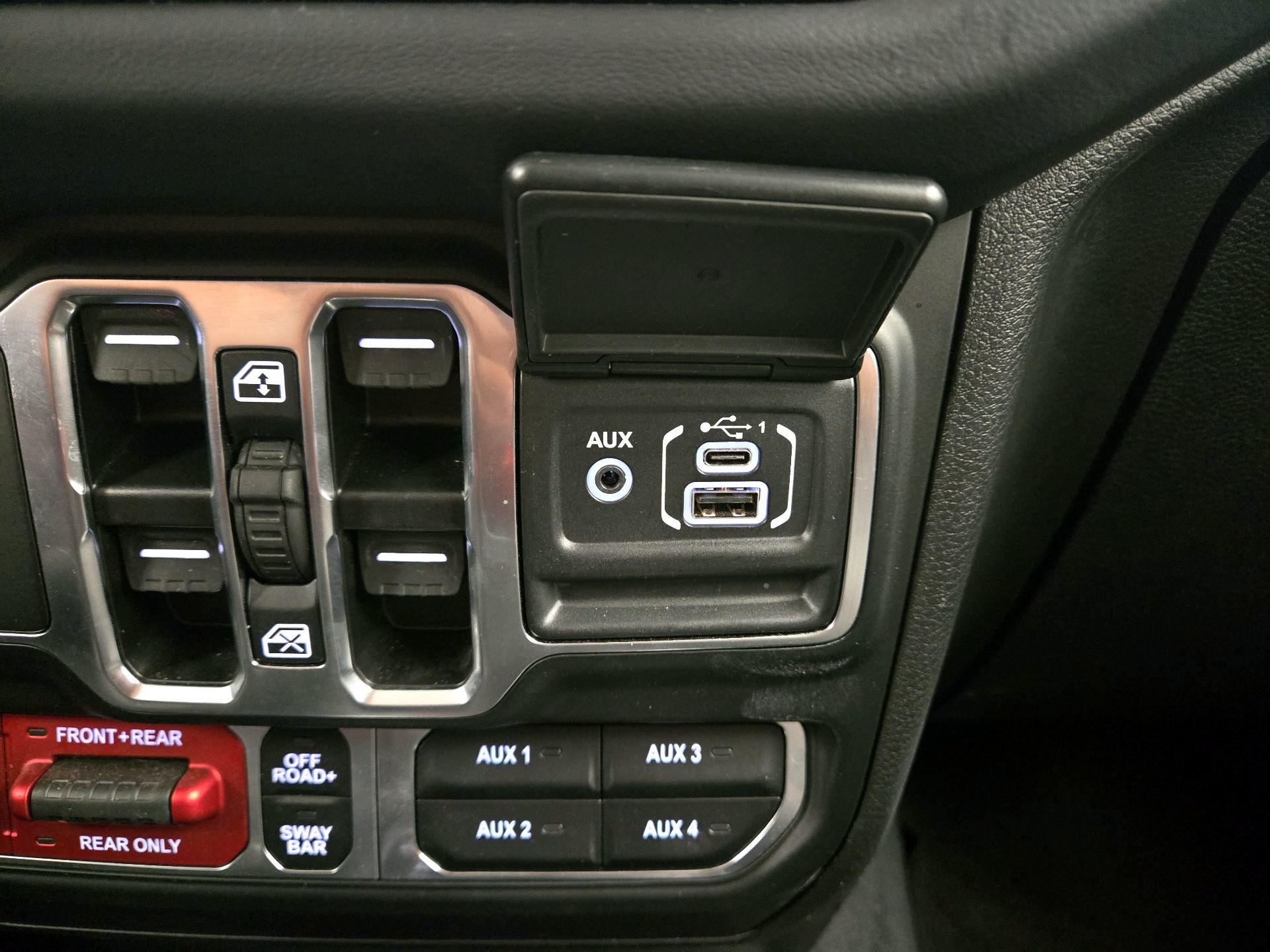 Thumbnail: 2025 Jeep Wrangler - 18