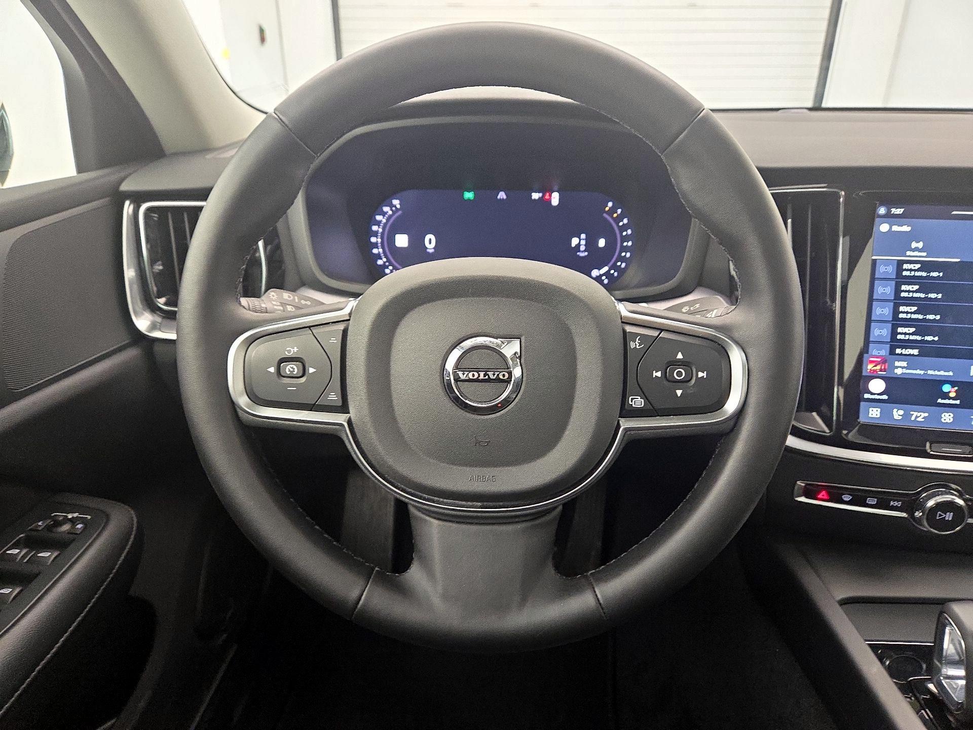 Thumbnail: 2025 Volvo S60 - 10