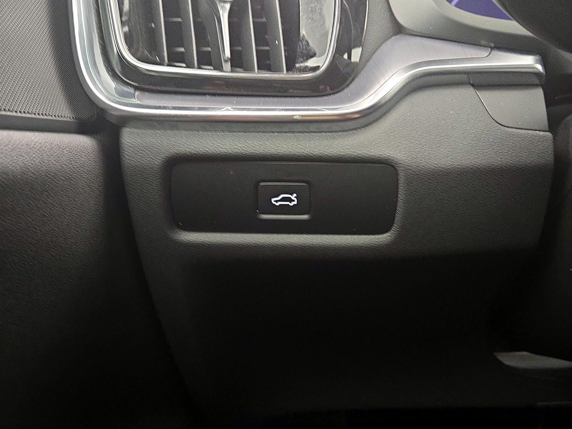 Thumbnail: 2025 Volvo S60 - 13