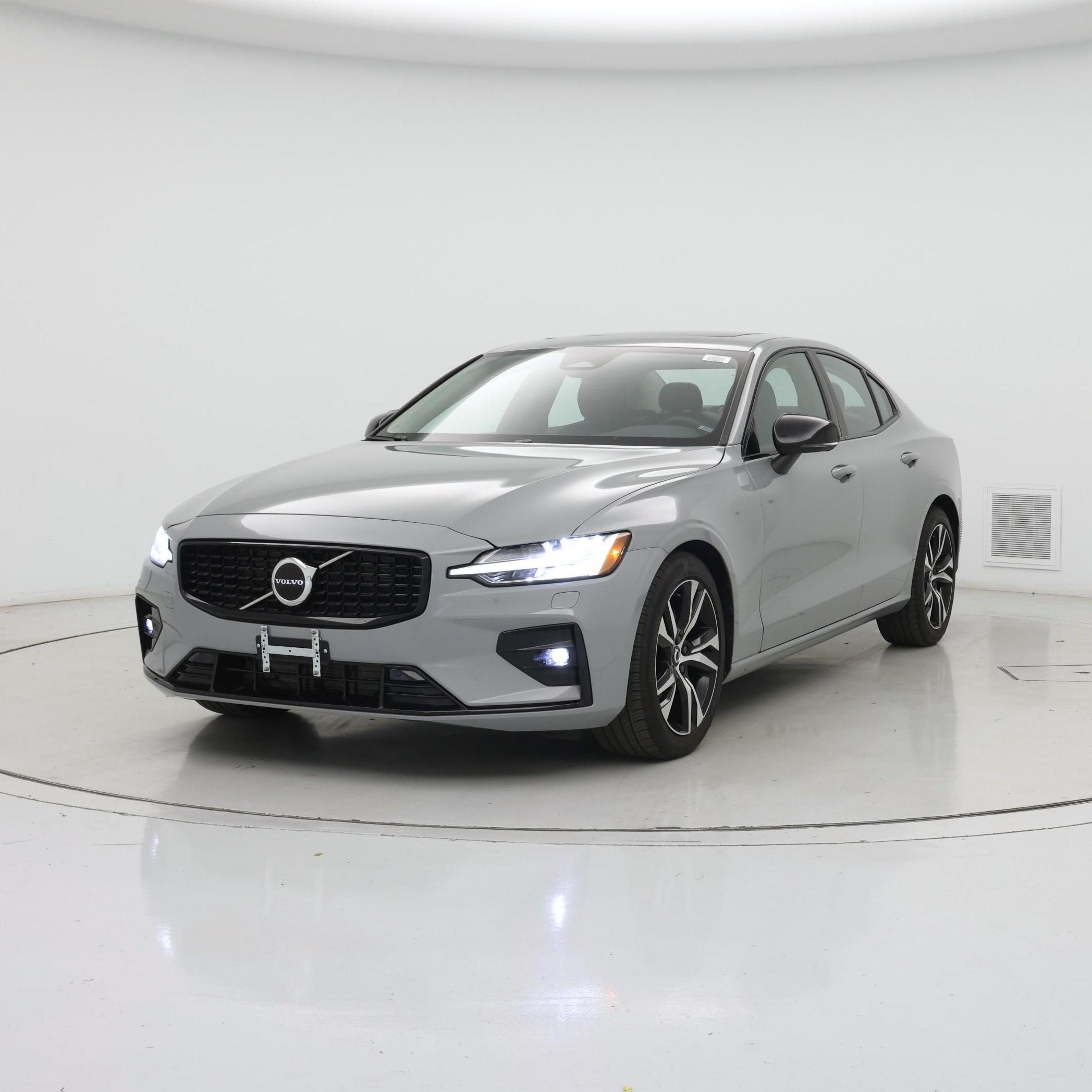 Thumbnail: 2025 Volvo S60 - 4