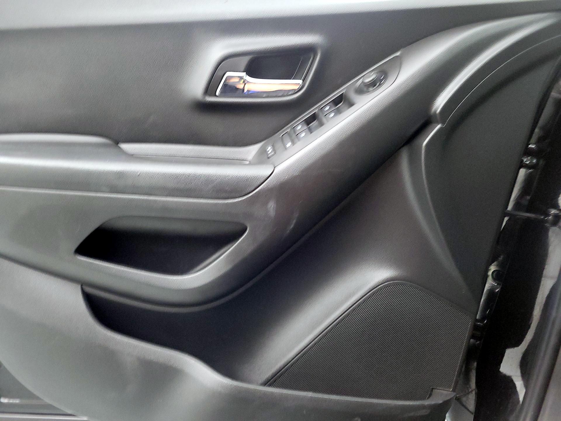 Thumbnail: 2021 Chevrolet Trax - 12
