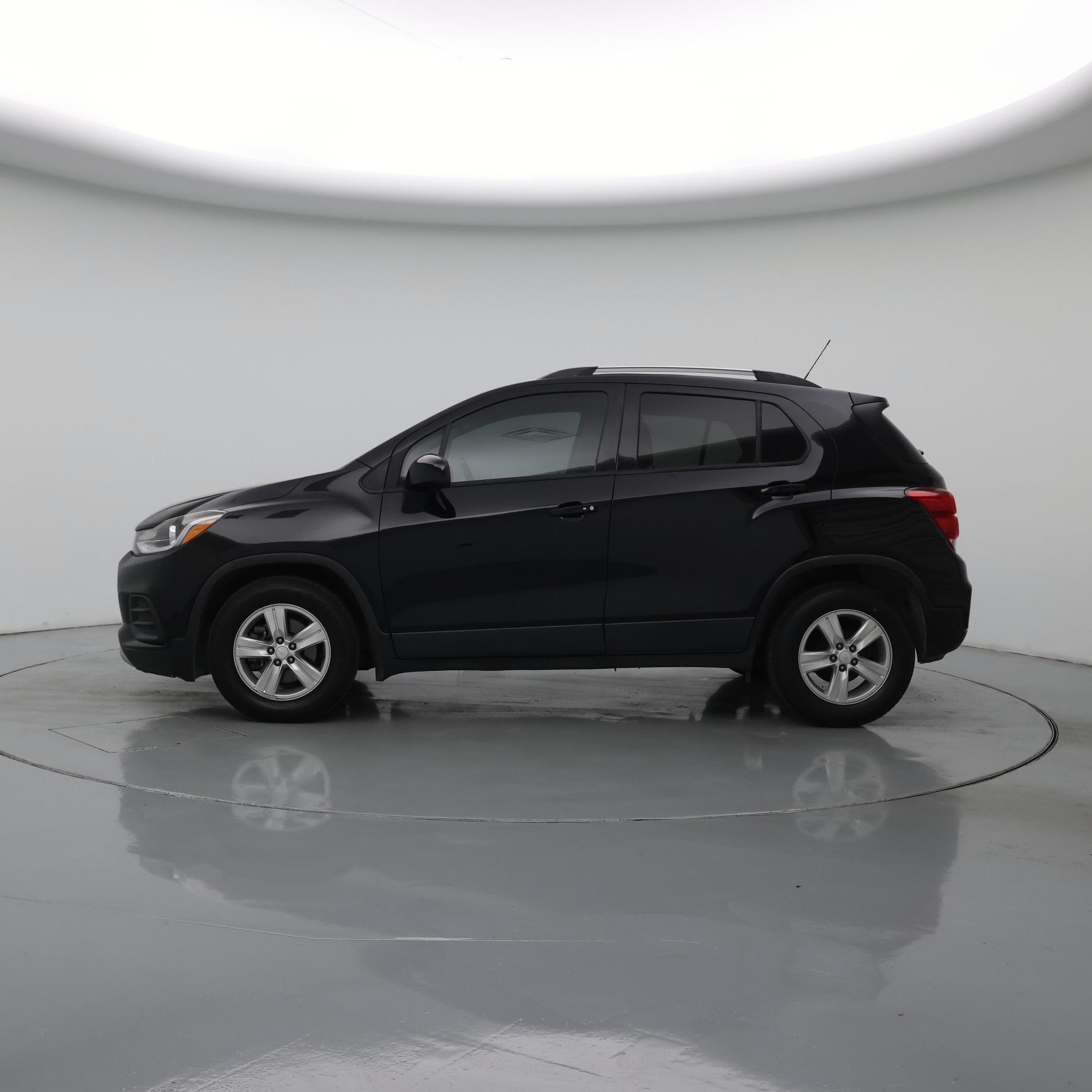 Thumbnail: 2021 Chevrolet Trax - 3