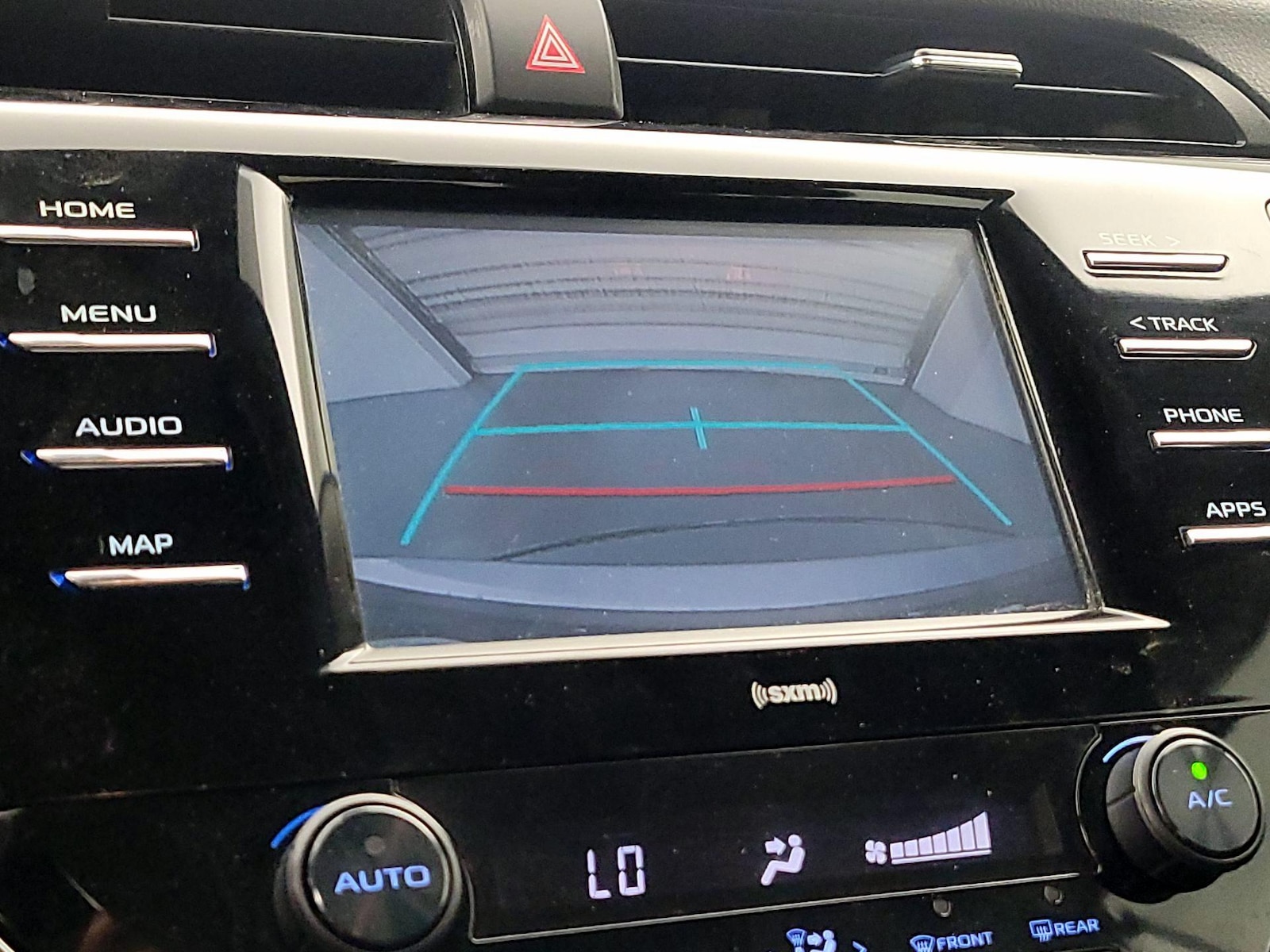 2020 Toyota Camry SE - Photo 15