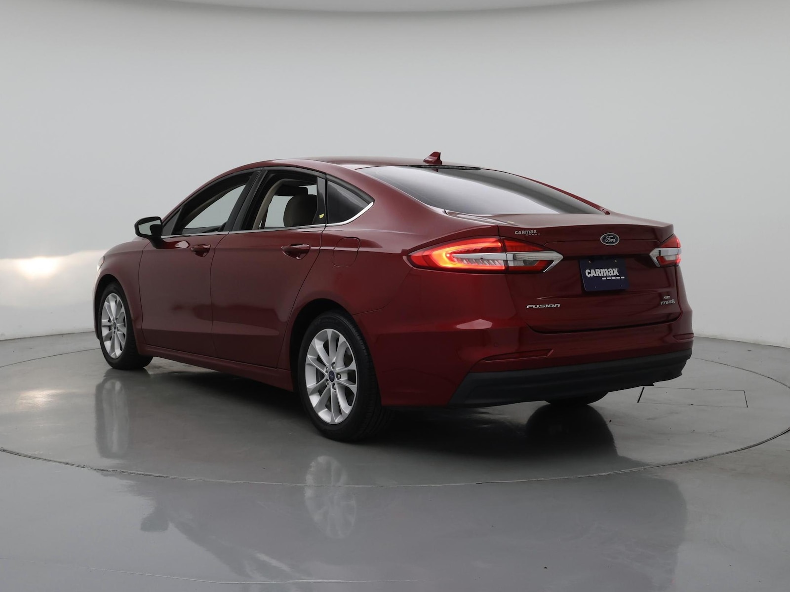 2020 Toyota Camry SE - Photo 3
