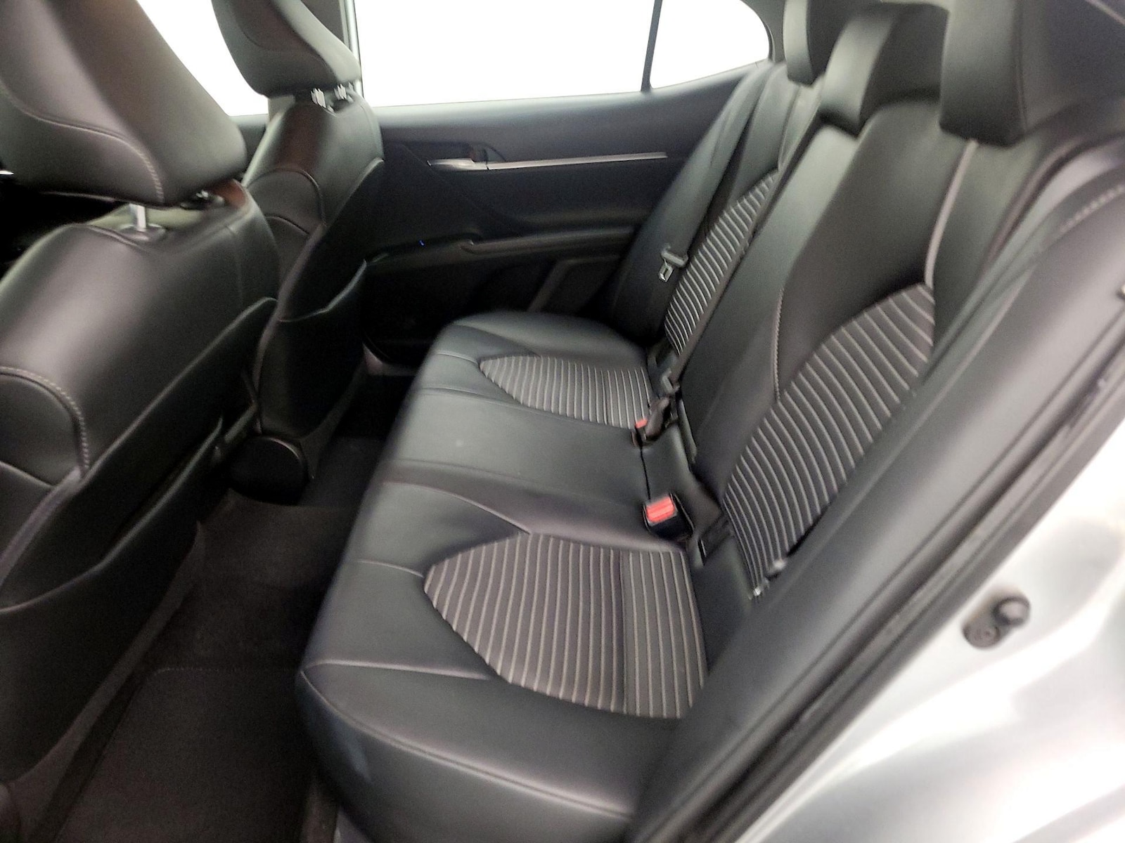 2020 Toyota Camry SE - Photo 20