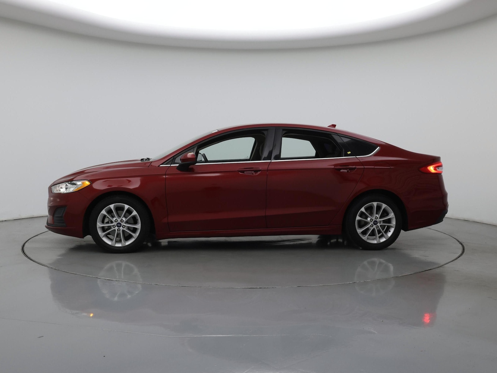 2020 Toyota Camry SE - Photo 4