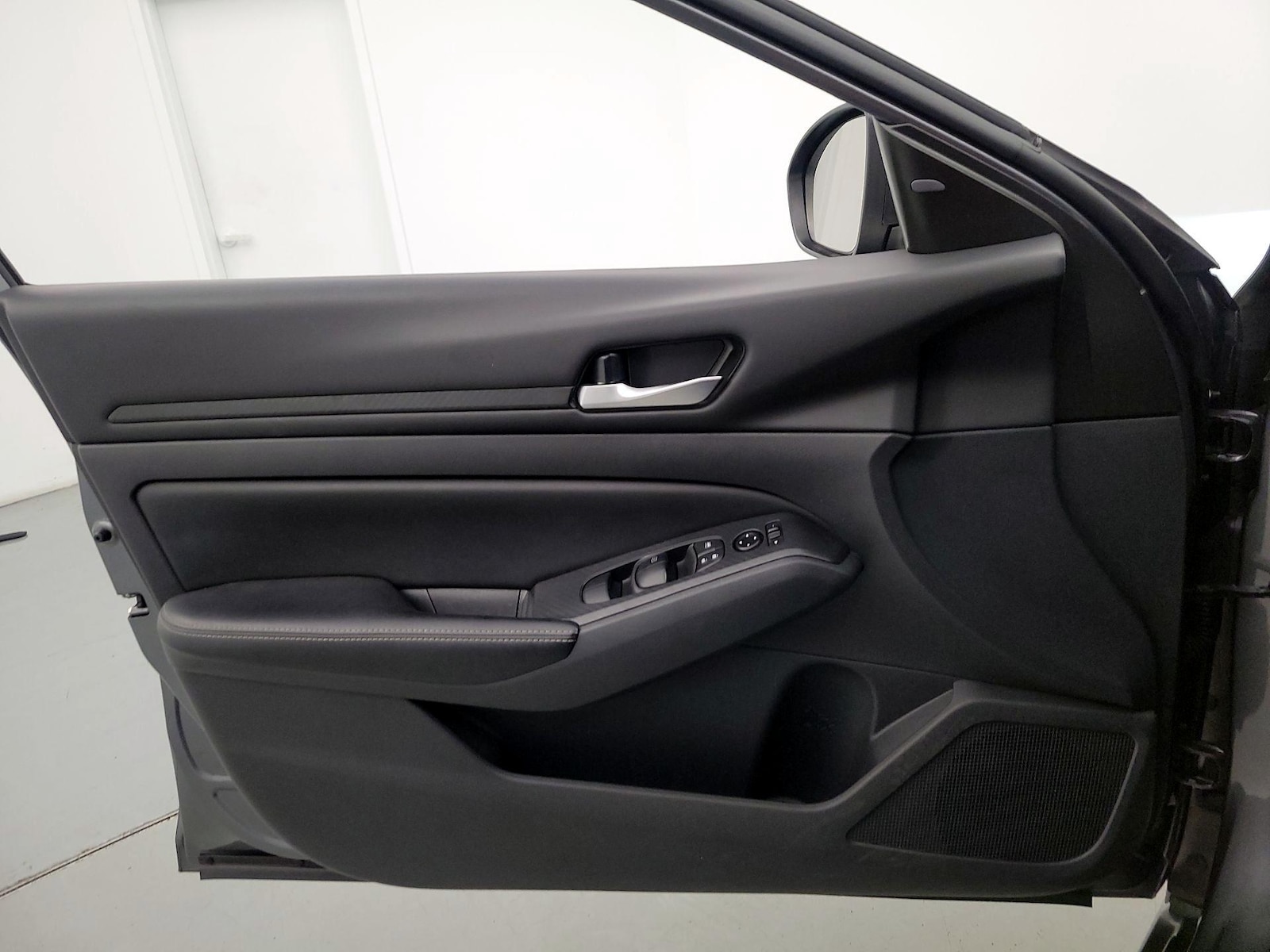 2025 Nissan Altima SV - Photo 13