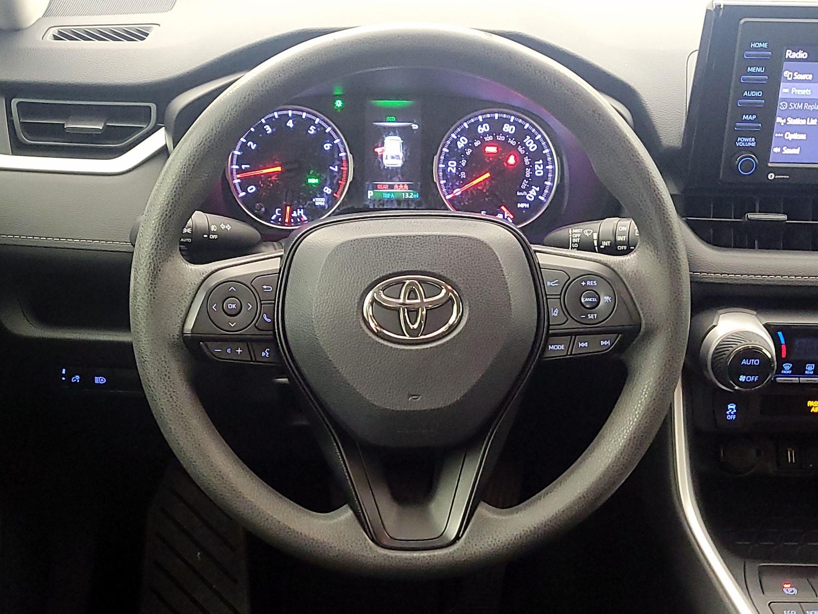 2020 Toyota RAV4 XLE - Photo 11