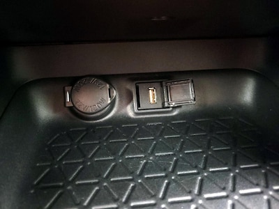 USB/AUX Ports