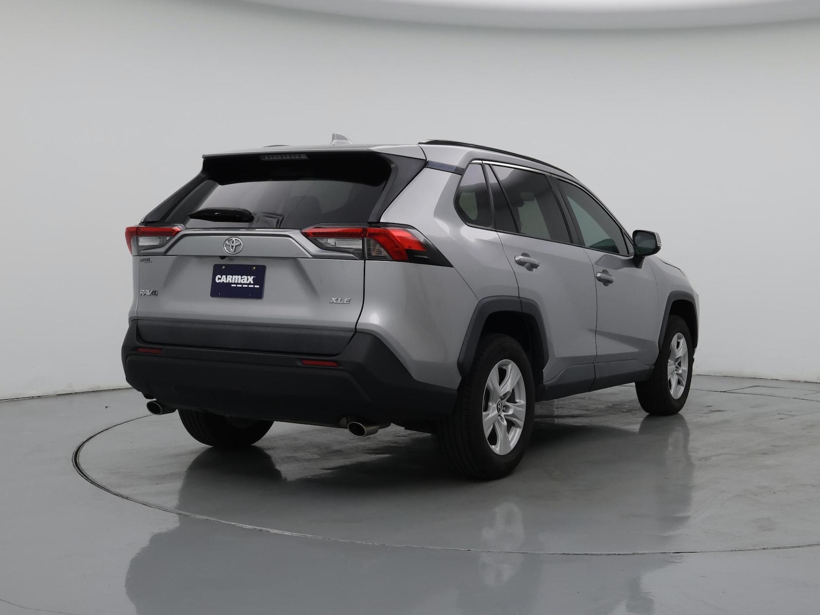 2020 Toyota RAV4 XLE - Photo 9