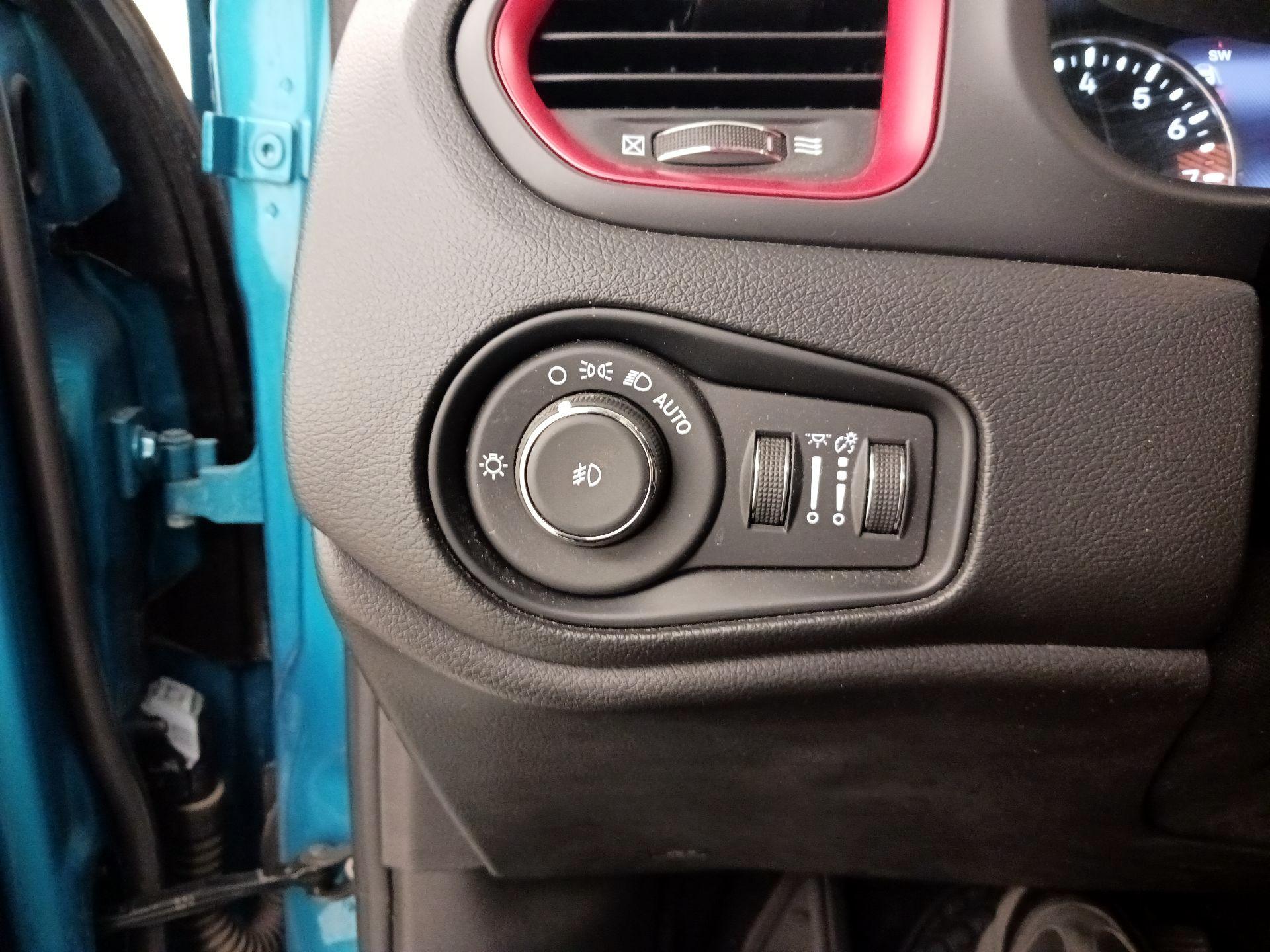 Thumbnail: 2021 Jeep Renegade - 13