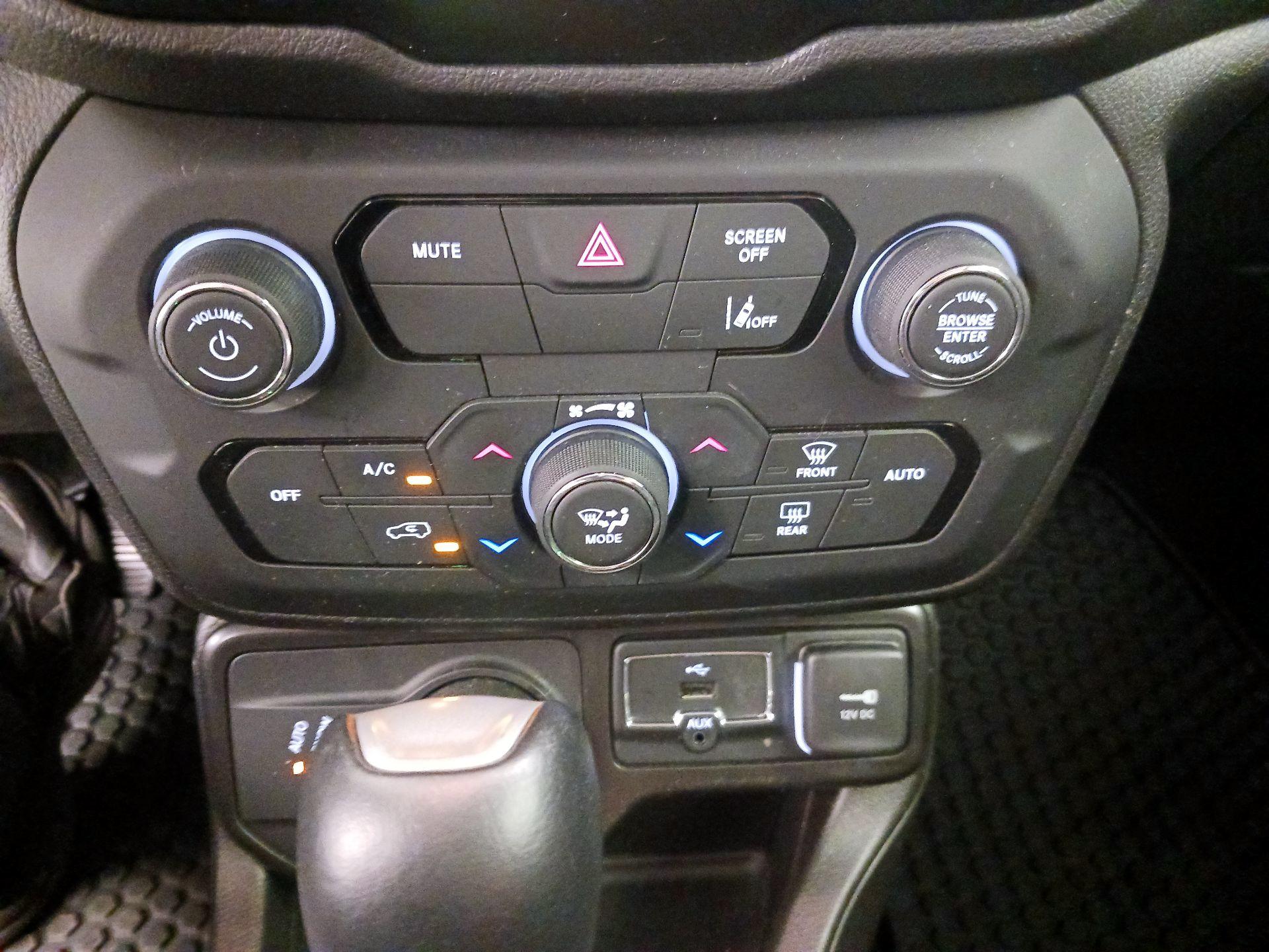 Thumbnail: 2021 Jeep Renegade - 17