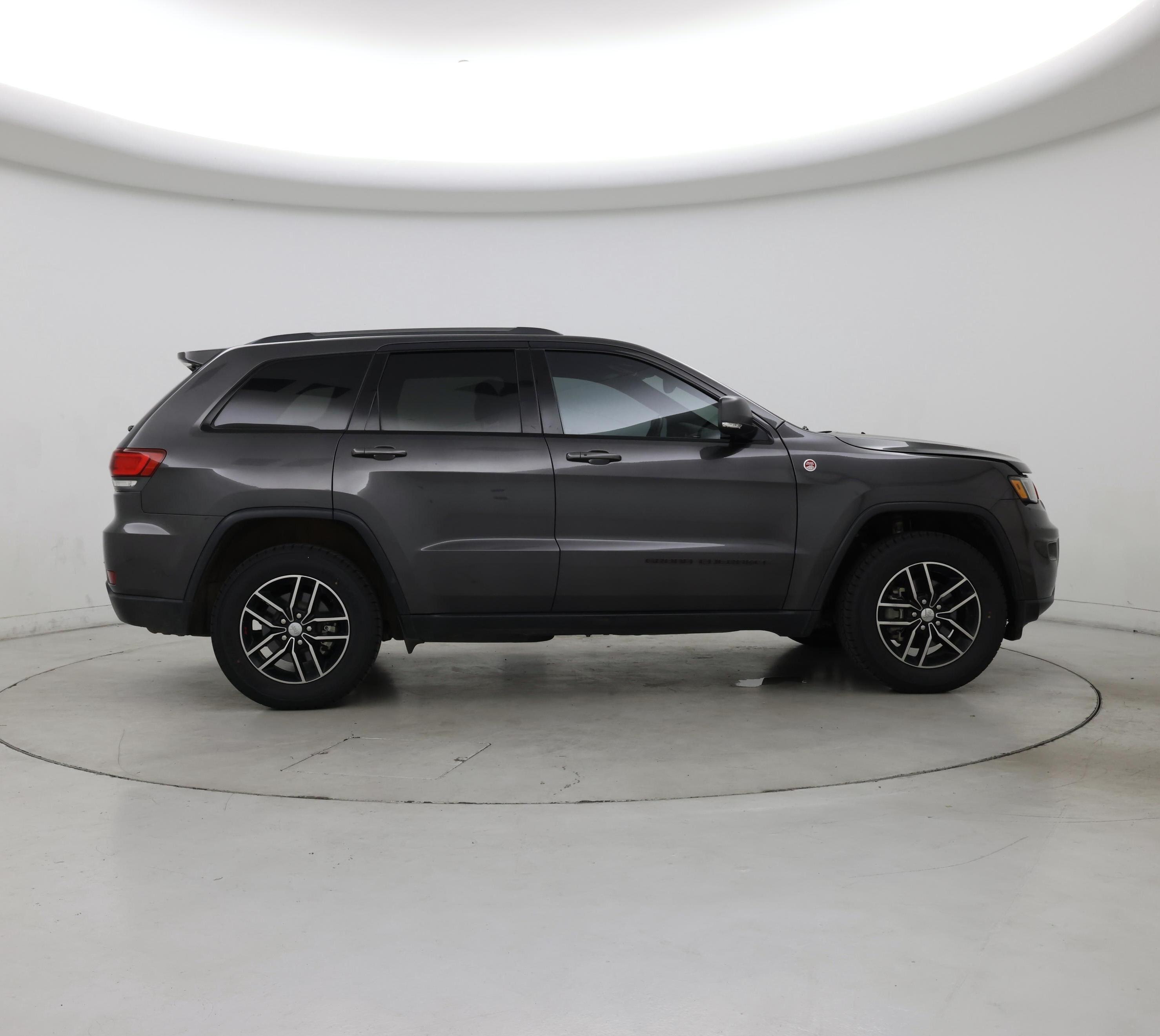 Thumbnail: 2018 Jeep Grand Cherokee - 7
