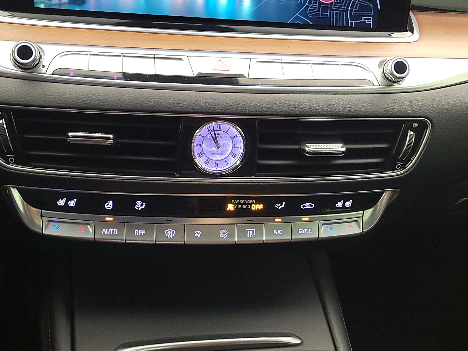 Thumbnail: 2020 Kia K900 - 16