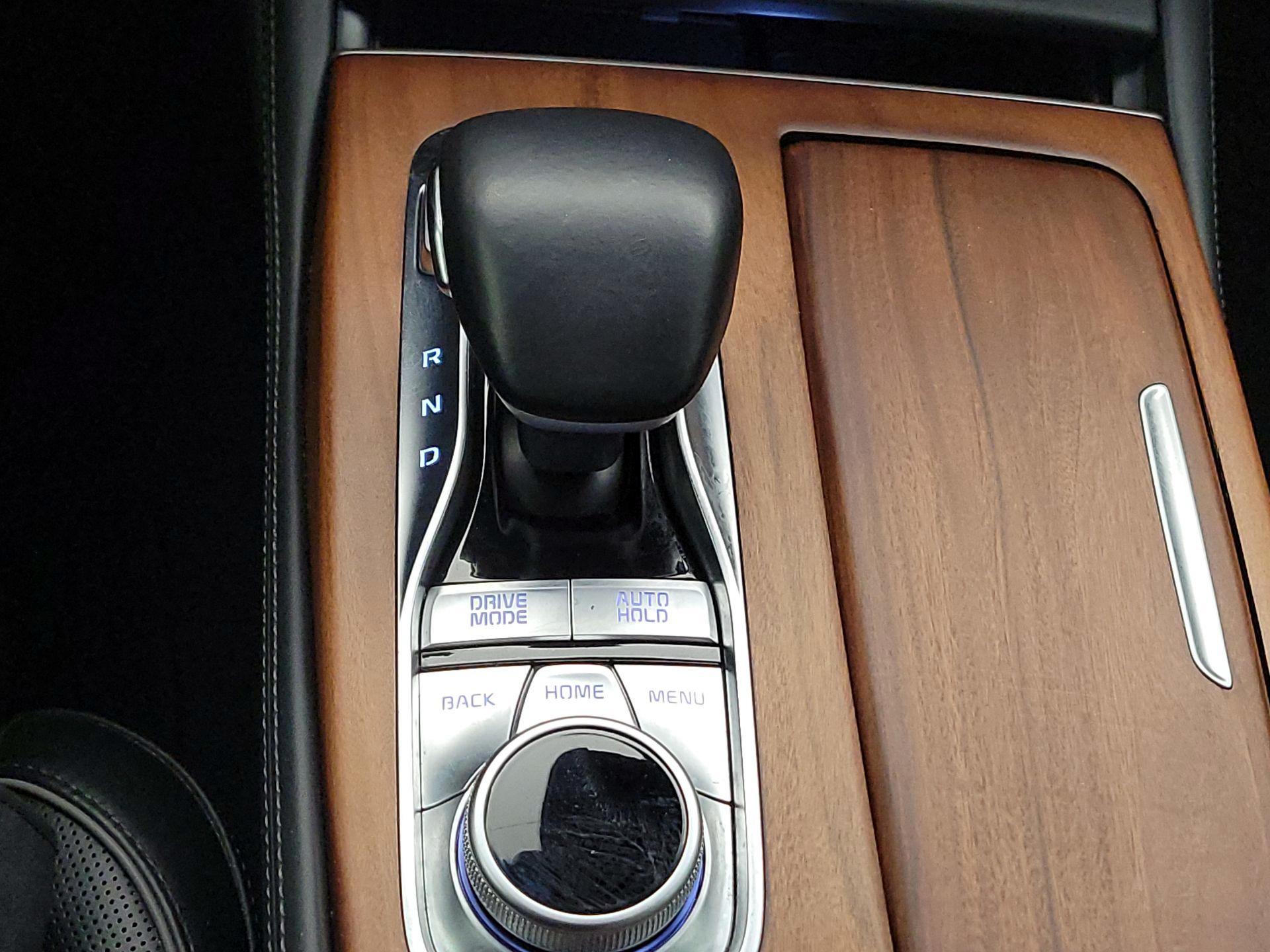 Thumbnail: 2020 Kia K900 - 17