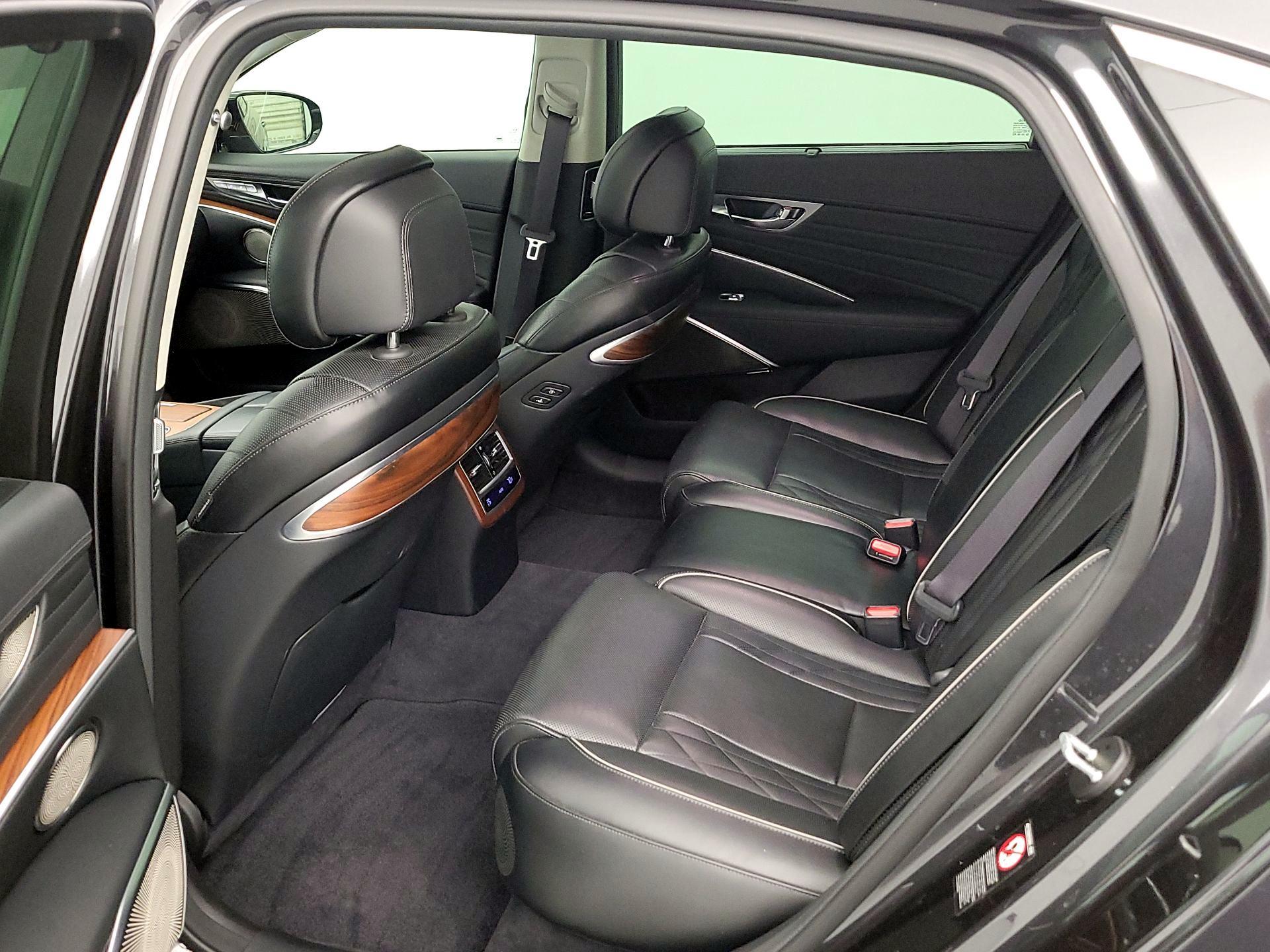 Thumbnail: 2020 Kia K900 - 20