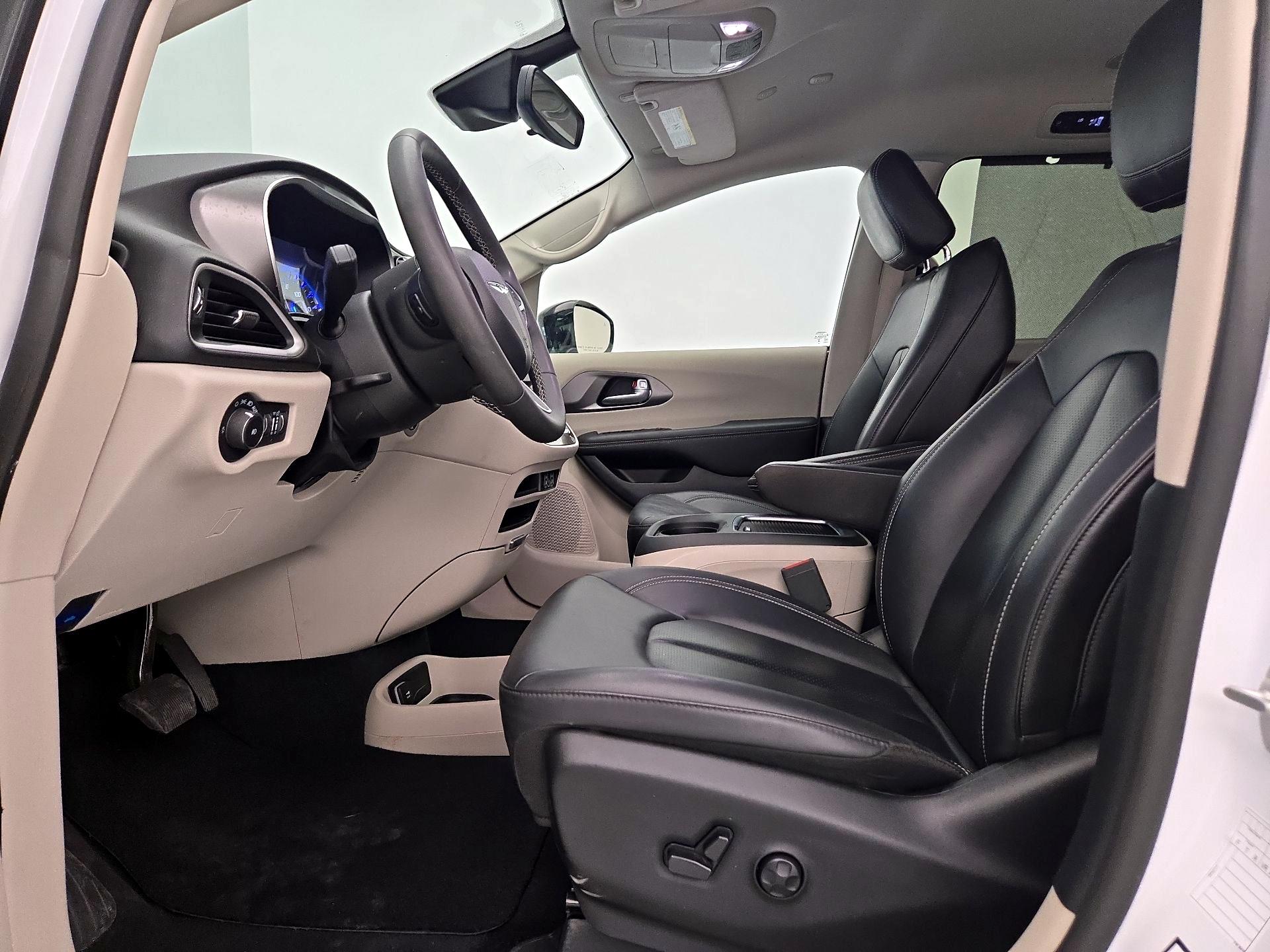 Thumbnail: 2024 Chrysler Pacifica - 9