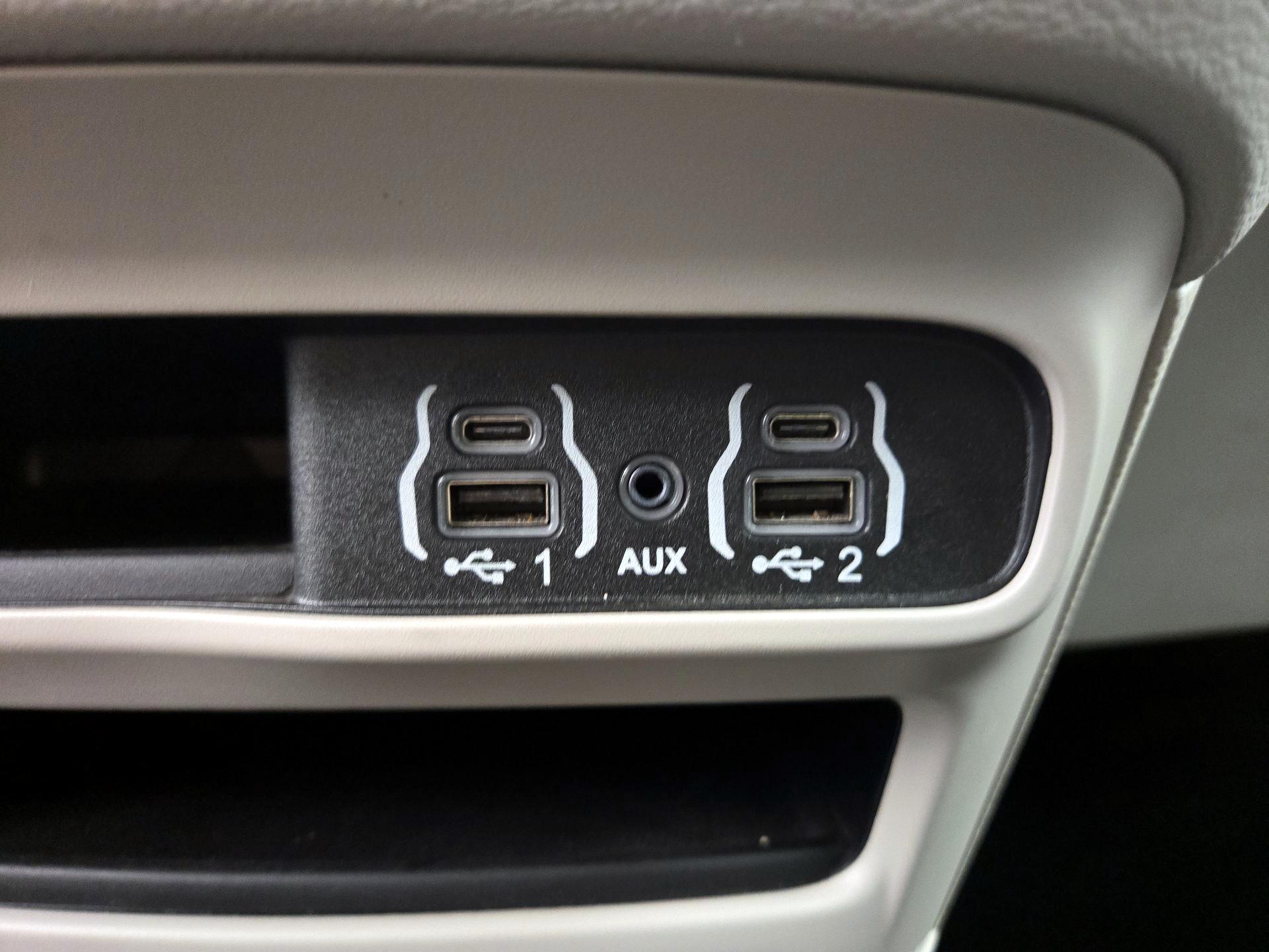 Thumbnail: 2024 Chrysler Pacifica - 16
