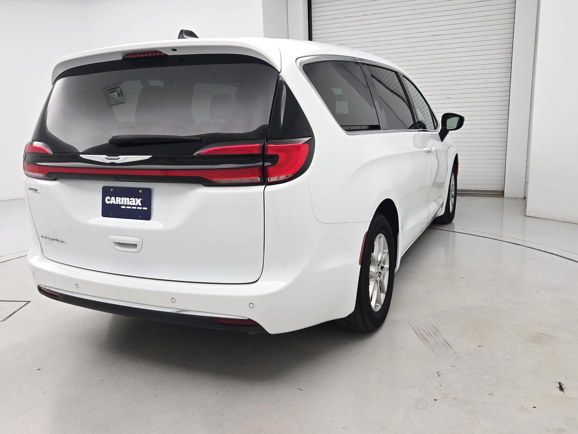 Thumbnail: 2024 Chrysler Pacifica - 5