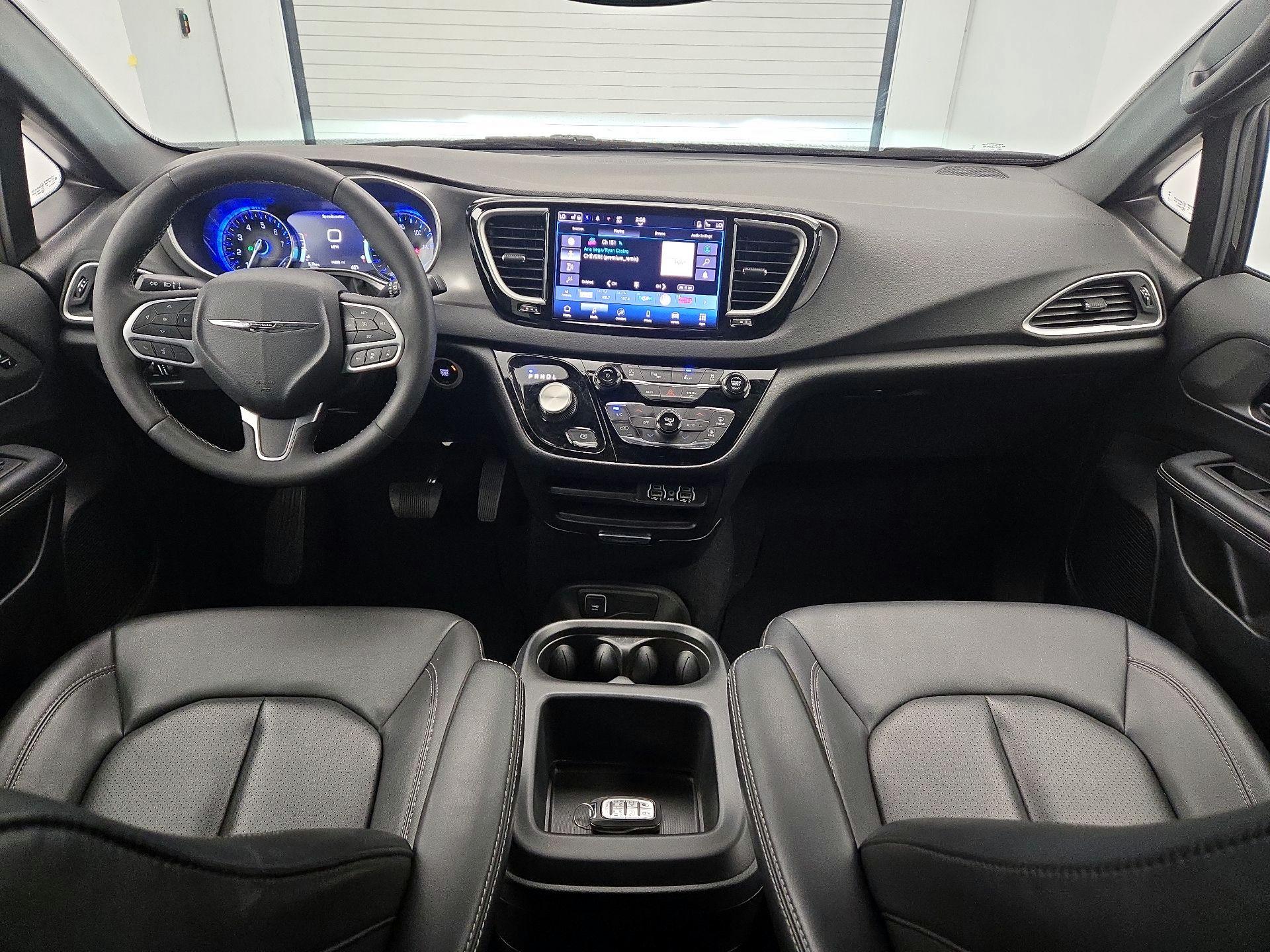 Thumbnail: 2025 Chrysler Pacifica - 9