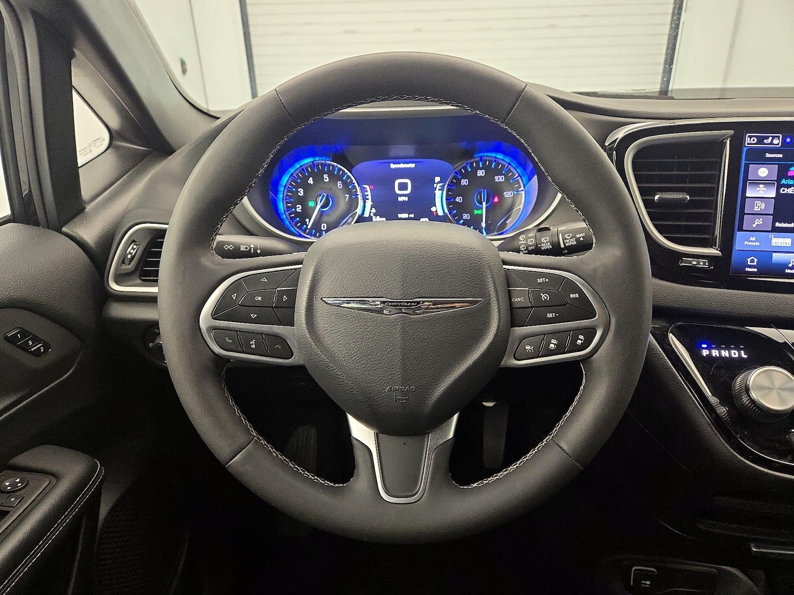 2025 Chrysler Pacifica Select - Photo 11