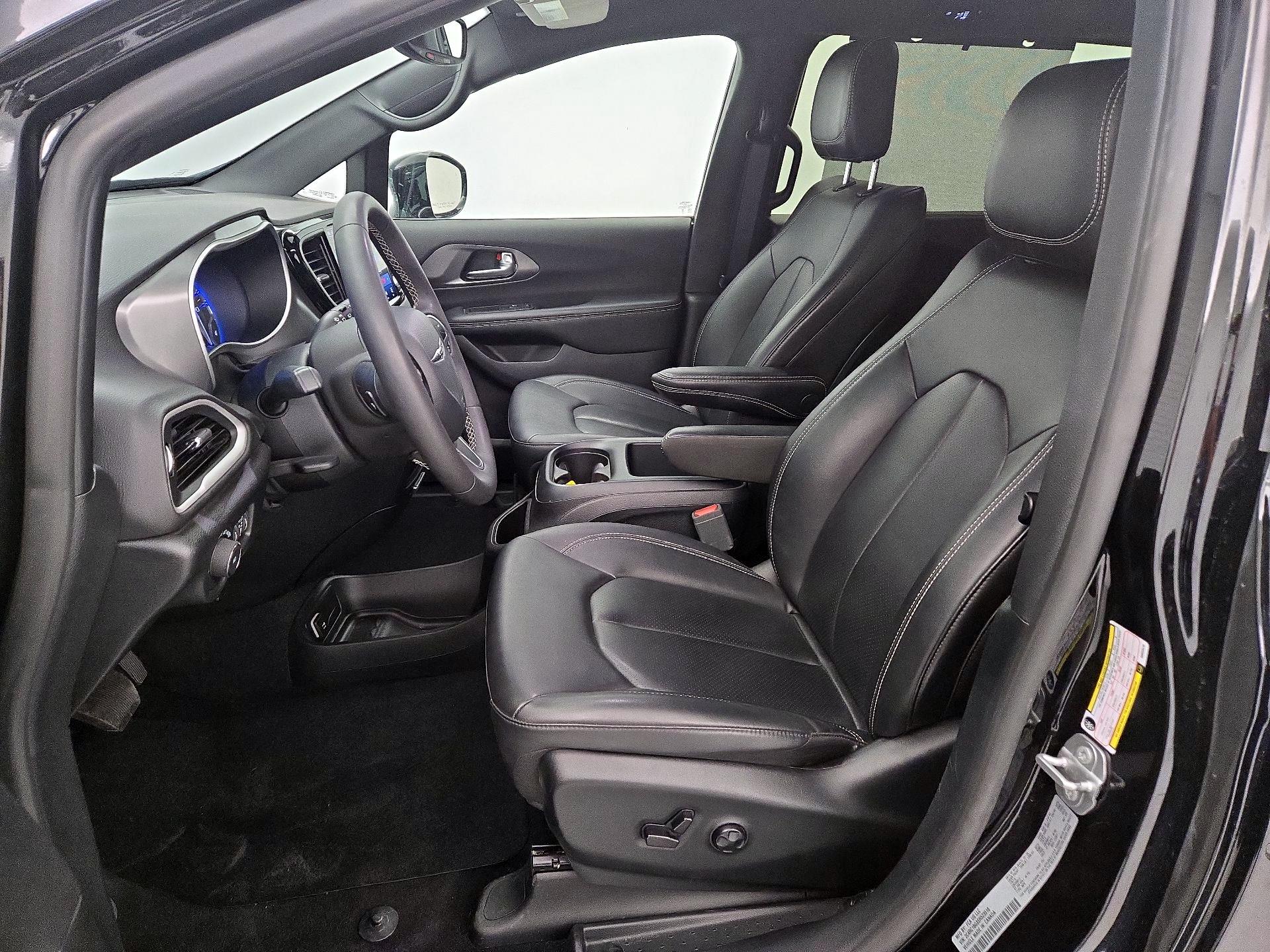 Thumbnail: 2025 Chrysler Pacifica - 11